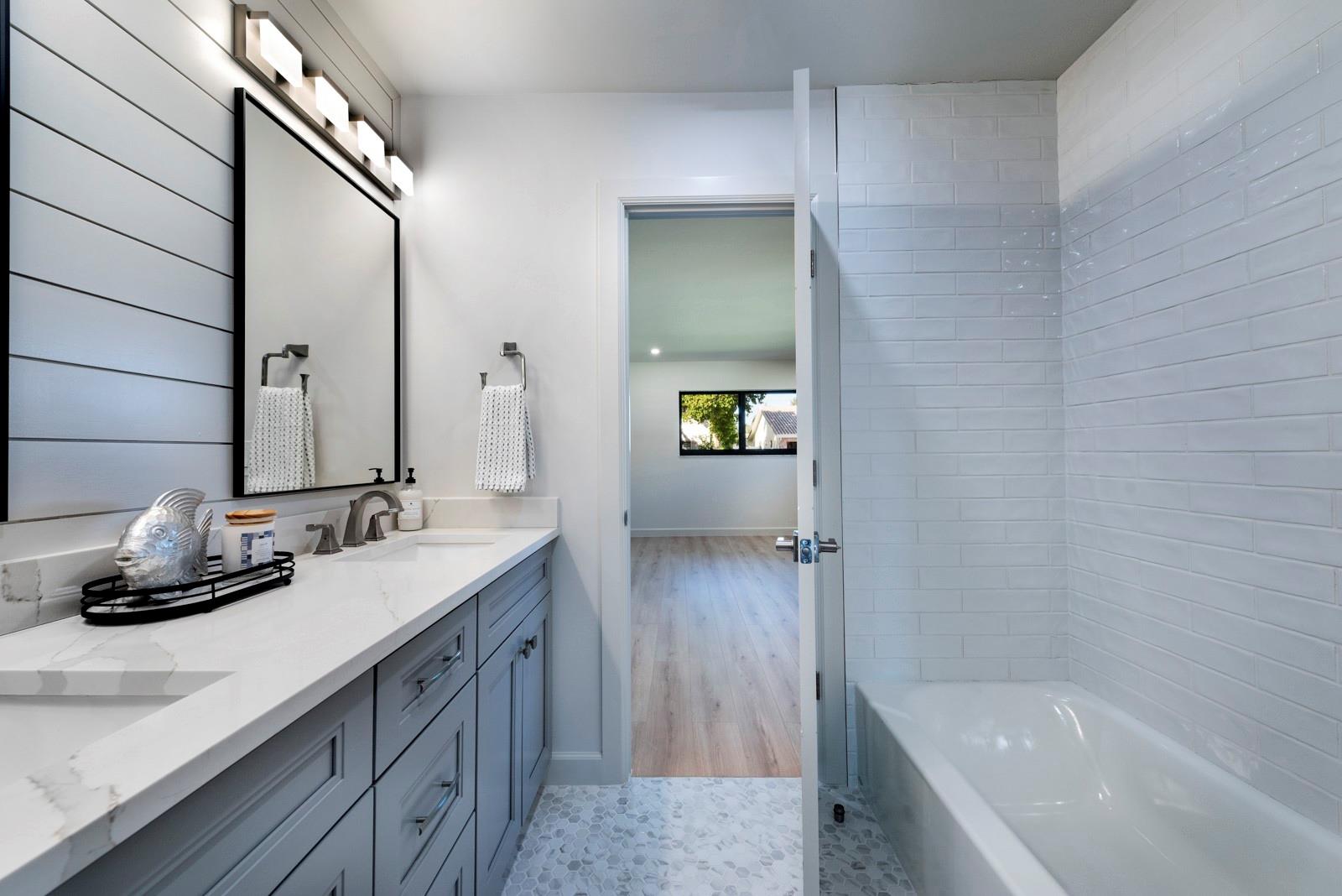 Coral Key Villas 8th Sec - Residential