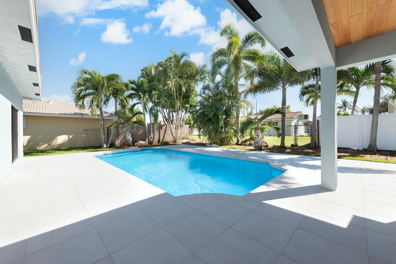 Coral Key Villas 8th Sec - Residential