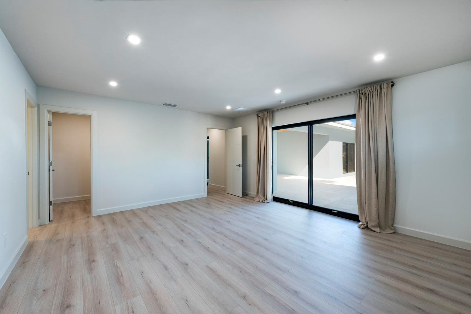 Coral Key Villas 8th Sec - Residential