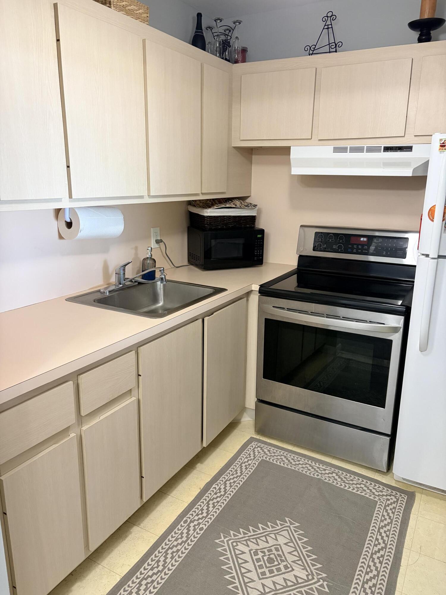 Century Village-EASTHAMPTON - Residential