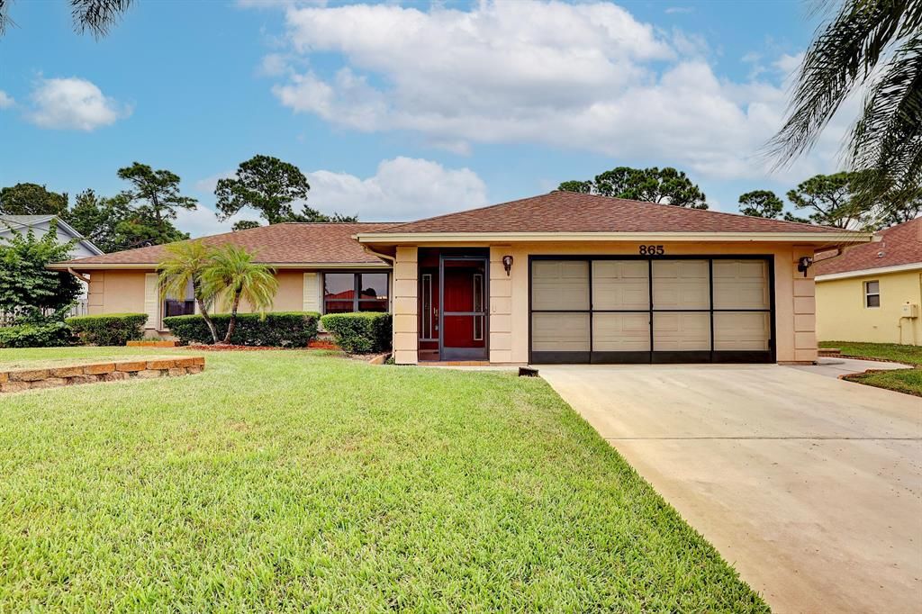 Photo of 865 SE Lansdowne Avenue, Port Saint Lucie, FL 34983 (MLS # R10750876)