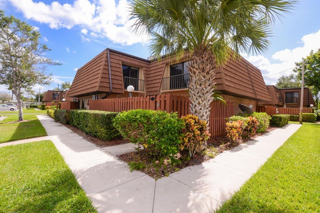 Photo of 1302 Nebraska Avenue #12c, Fort Pierce, FL 34950 (MLS # R10966522)