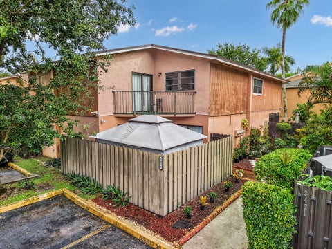 Tiny photo for 3477 SW 52ND Avenue #3477, Hollywood, FL 33023 (MLS # B26083142)