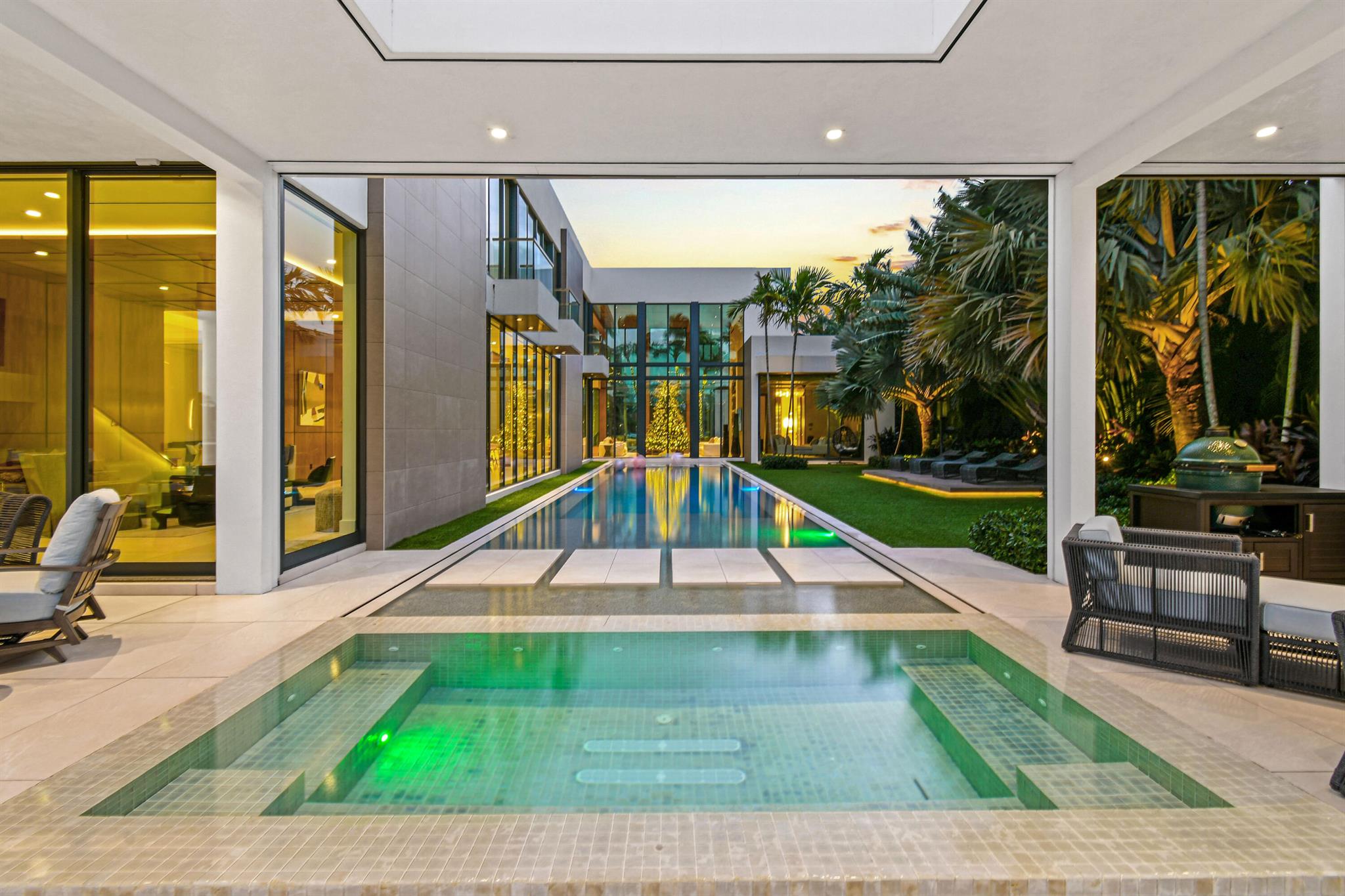 ADMIRALS COVE - Residential