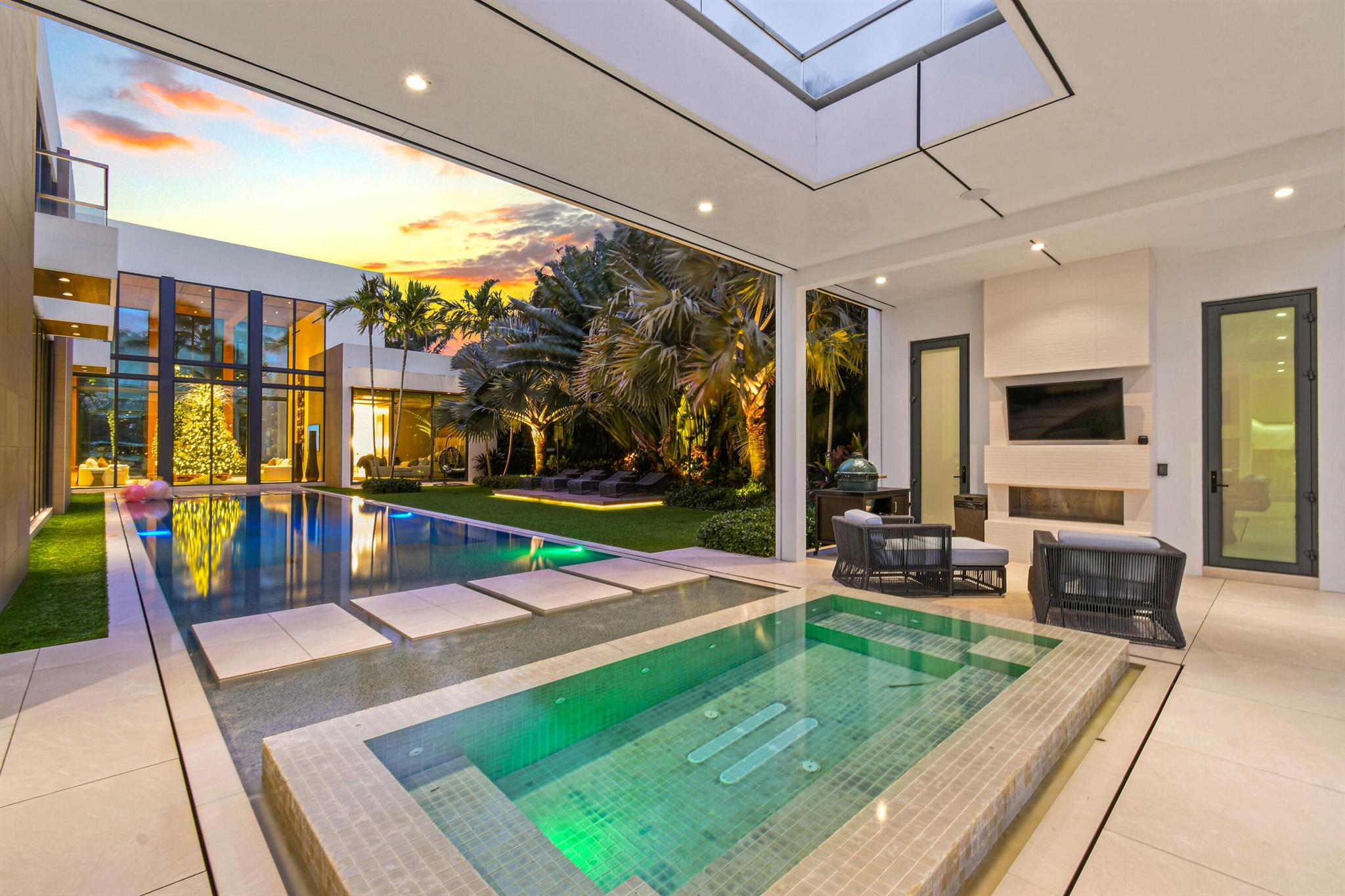 ADMIRALS COVE - Residential