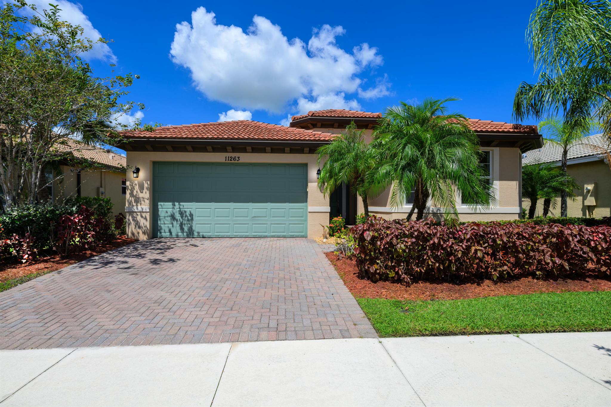 Stunning 3-Bedroom Home with Lake Views - Perfect for Transitional LivingThis beautifully designed 3-bedroom, 2.5-bathroom home offers an ideal blend of comfort and convenience, featuring a 2-car garage and a prime location near schools, parks, shopping, and healthcare for effortless work-life balance.Highlights:✔ Open floor plan with high vaulted ceilings for a spacious, airy feel✔ Modern kitchen equipped with stainless steel appliances✔ Breathtaking lake views from the main bedroom, living room, and kitchen✔ Included amenities: Home security system, high-speed internet, cable TV, and landline✔ Easy access to essential amenities while enjoying a serene lakeside setting