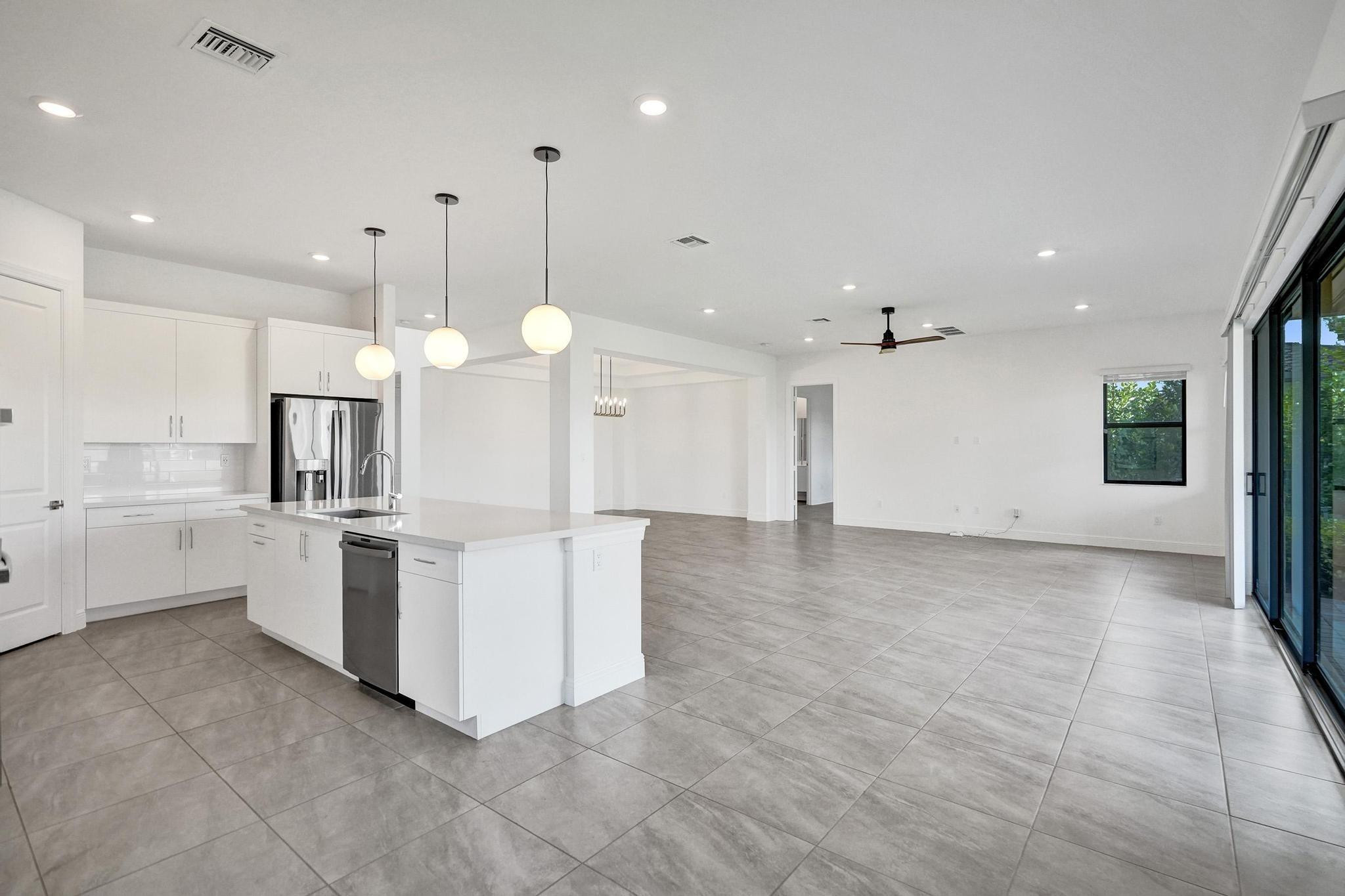 Parkland Bay 183-49 B - Residential