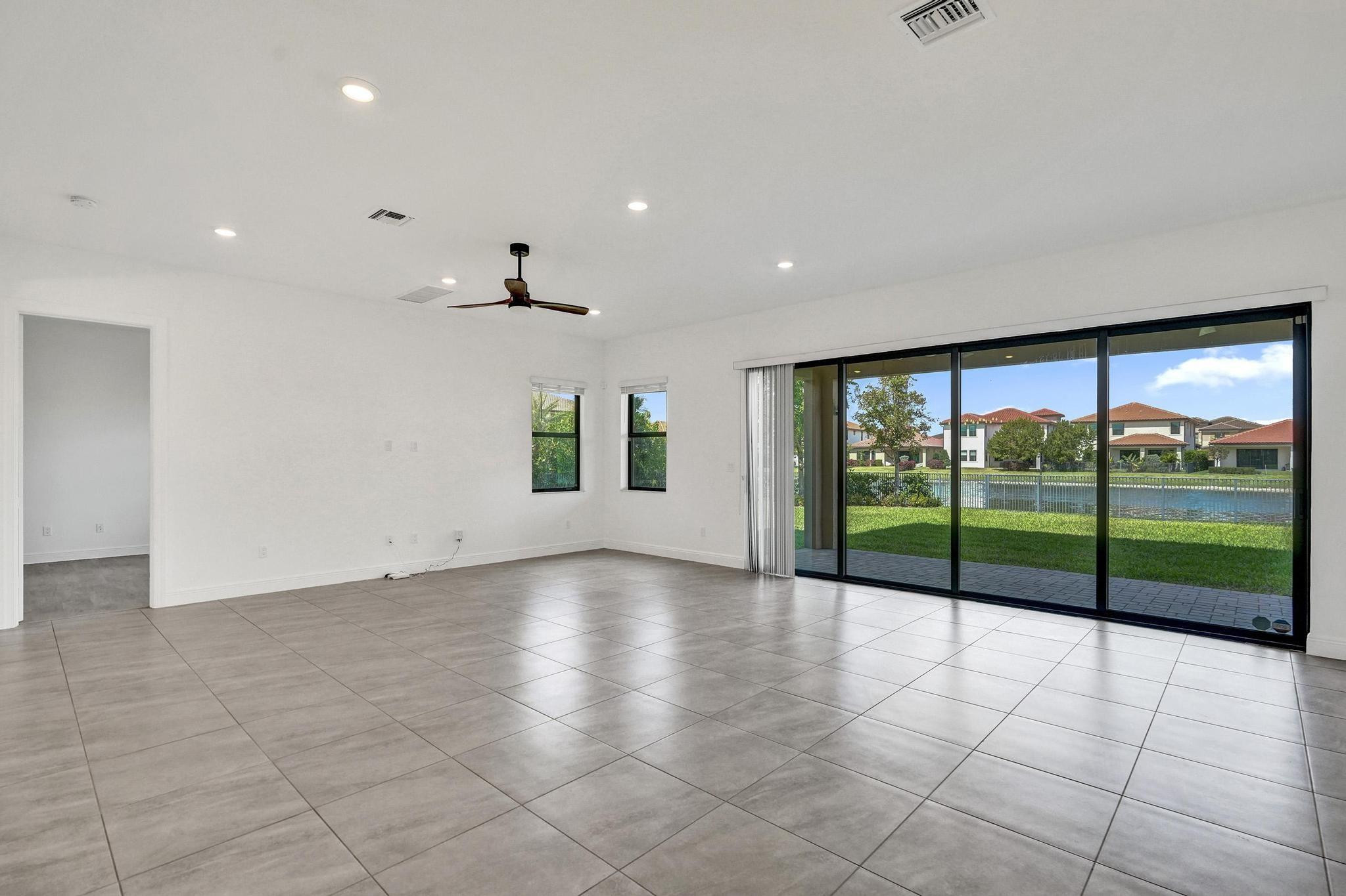 Parkland Bay 183-49 B - Residential