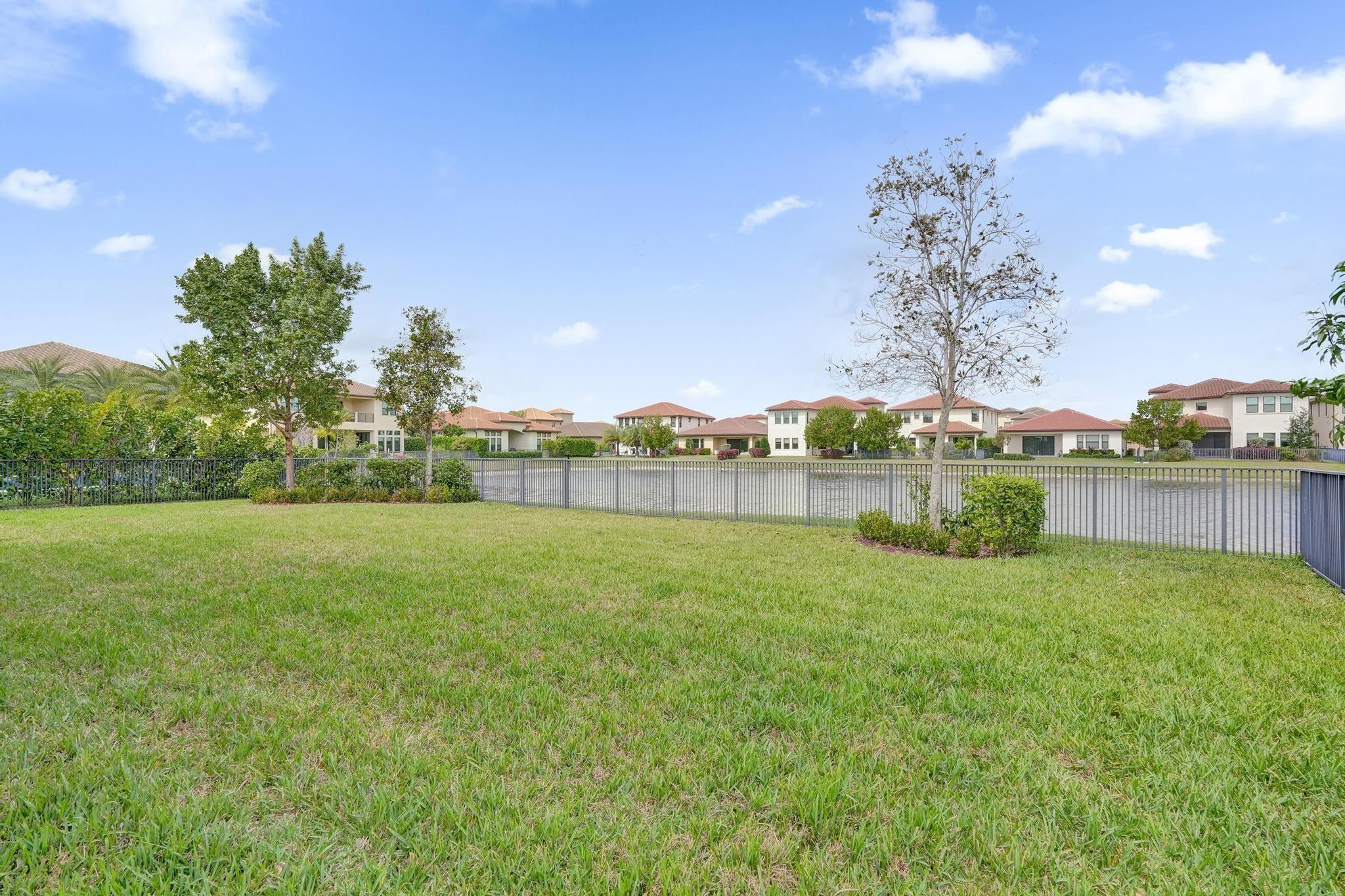 Parkland Bay 183-49 B - Residential