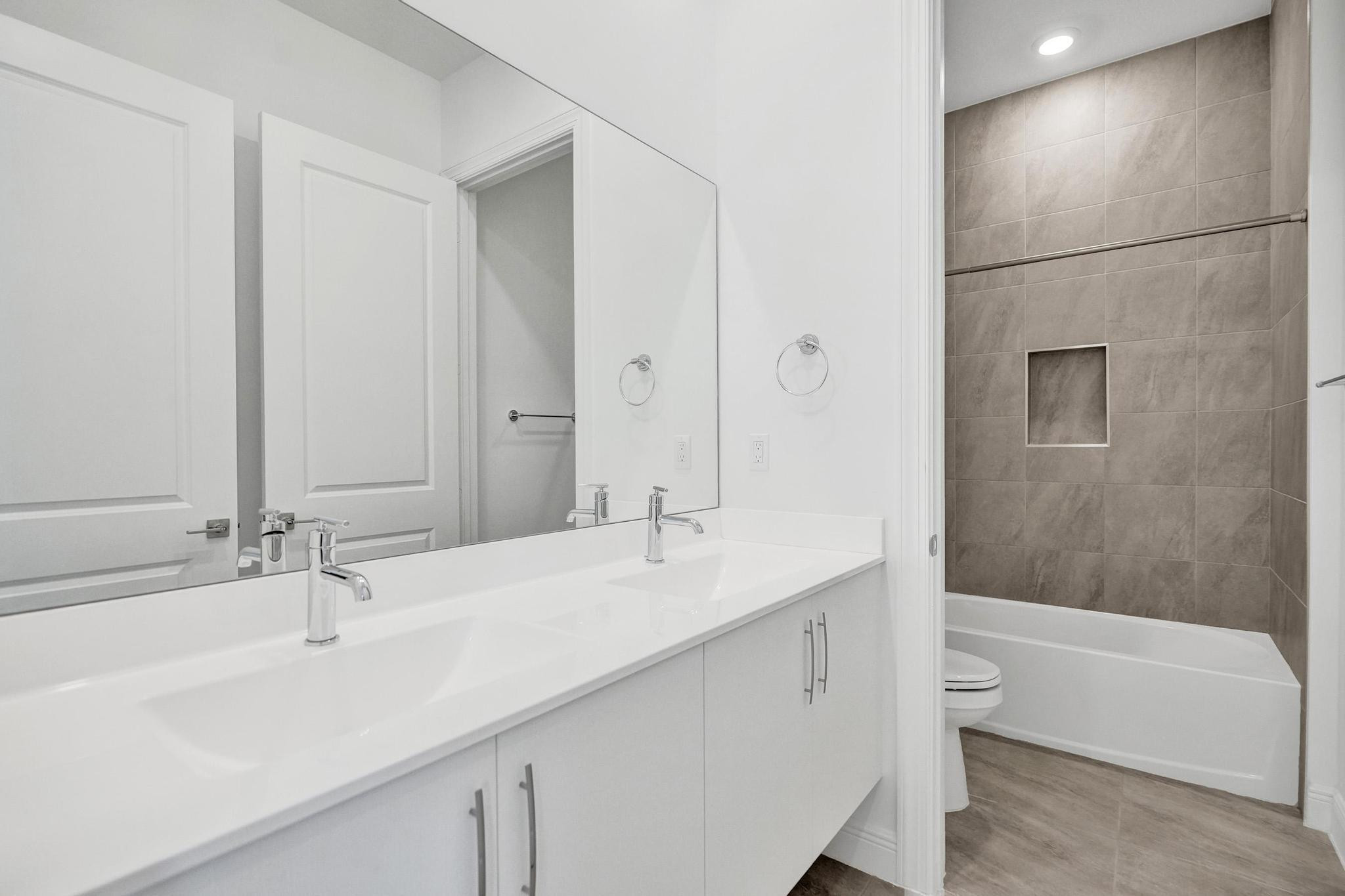 Parkland Bay 183-49 B - Residential