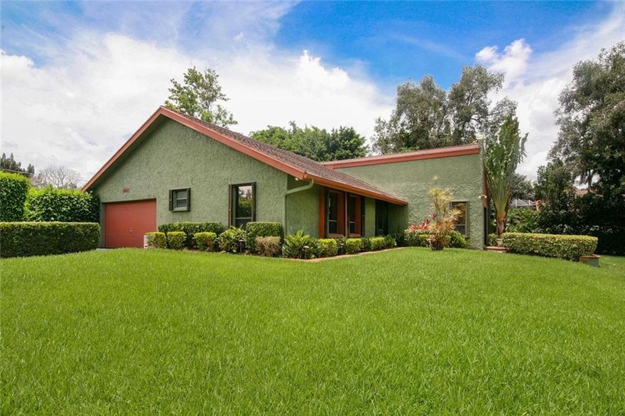 Well maintained home in a prime location in Plantation, near all the shops and restaurants!  3 bedrooms and 2 bathrooms. This home sits on a expansive yard!