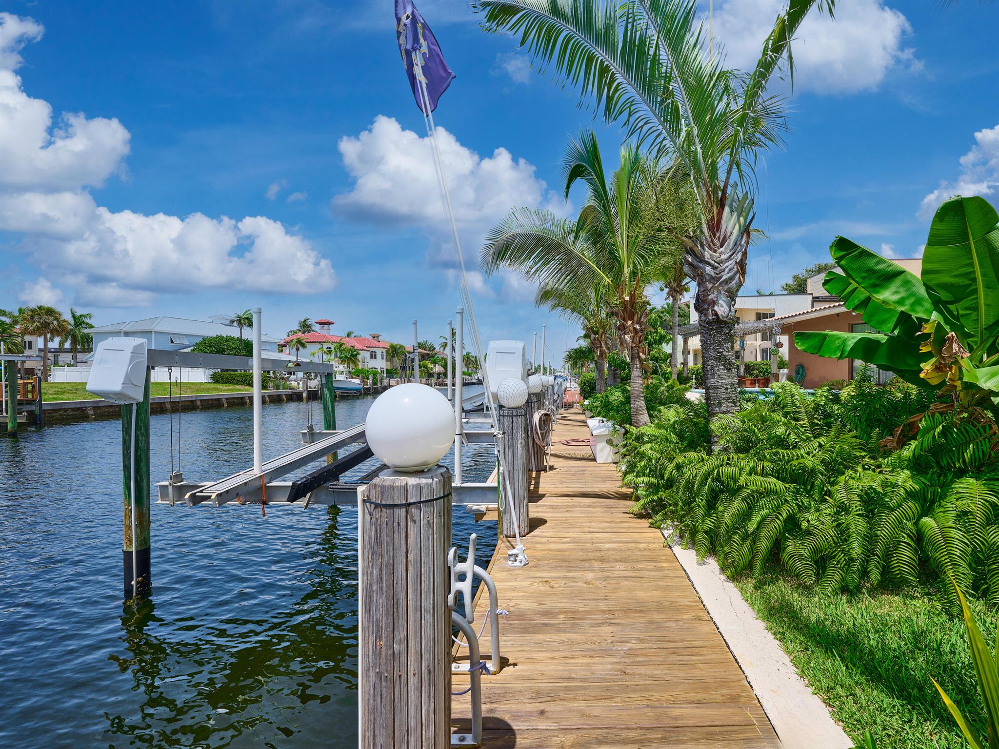 CORAL KEY VILLAS 3RD SEC - Residential