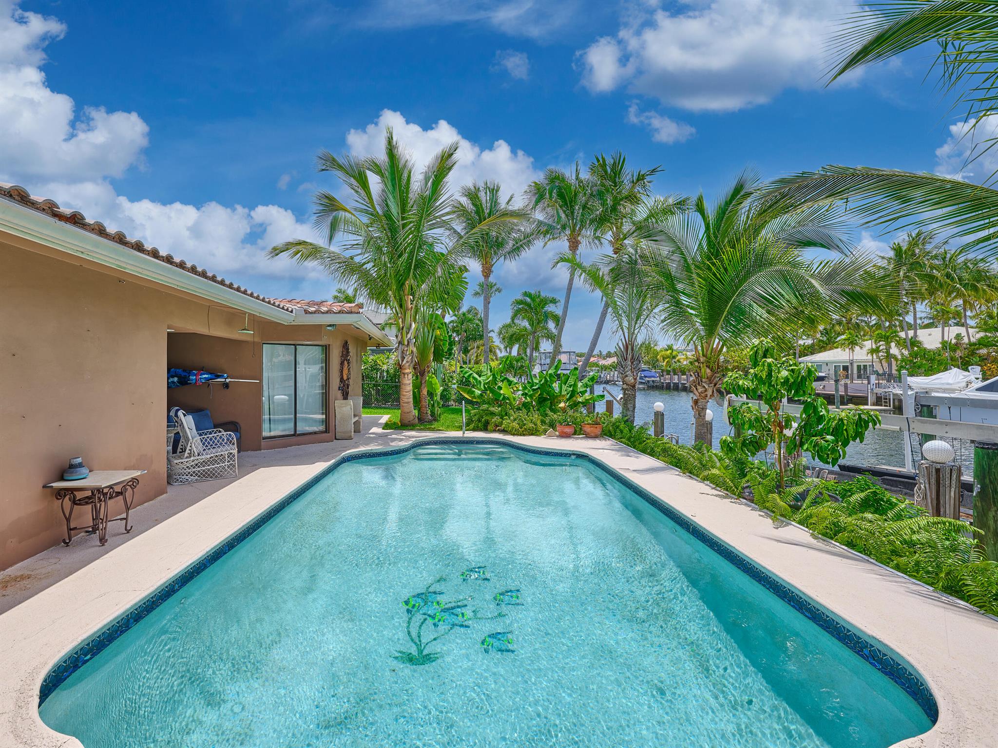 CORAL KEY VILLAS 3RD SEC - Residential