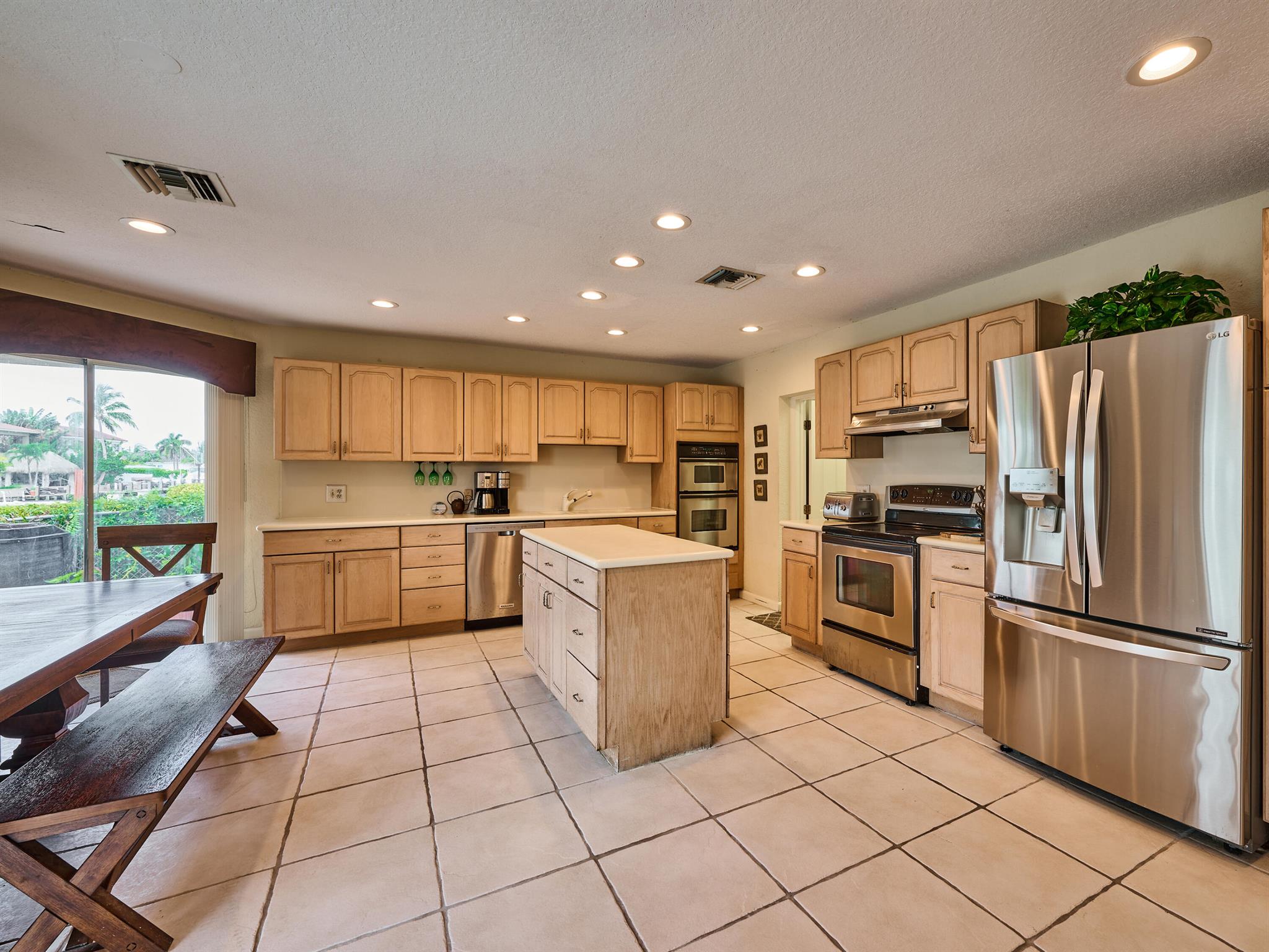 CORAL KEY VILLAS 3RD SEC - Residential