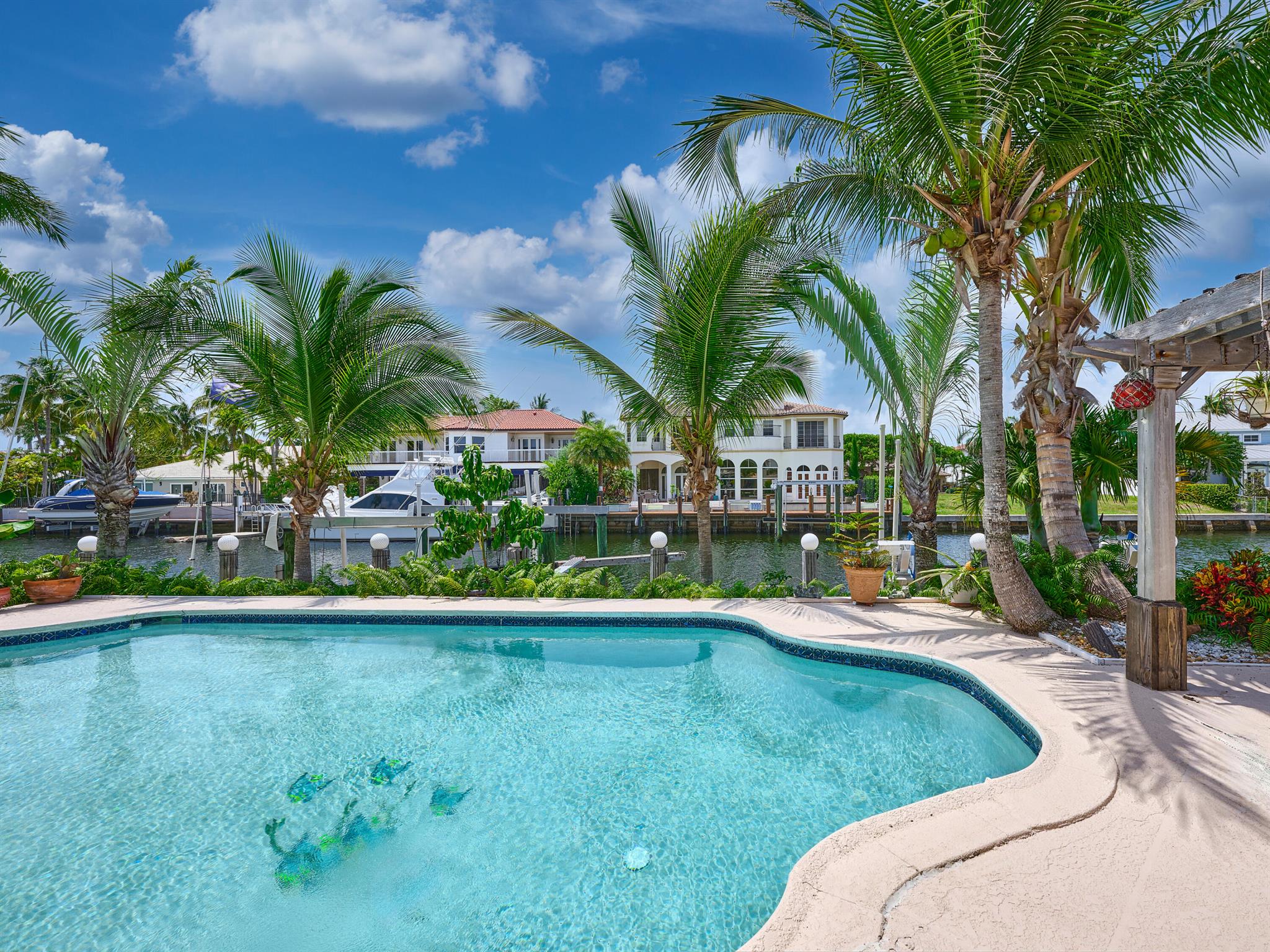 CORAL KEY VILLAS 3RD SEC - Residential