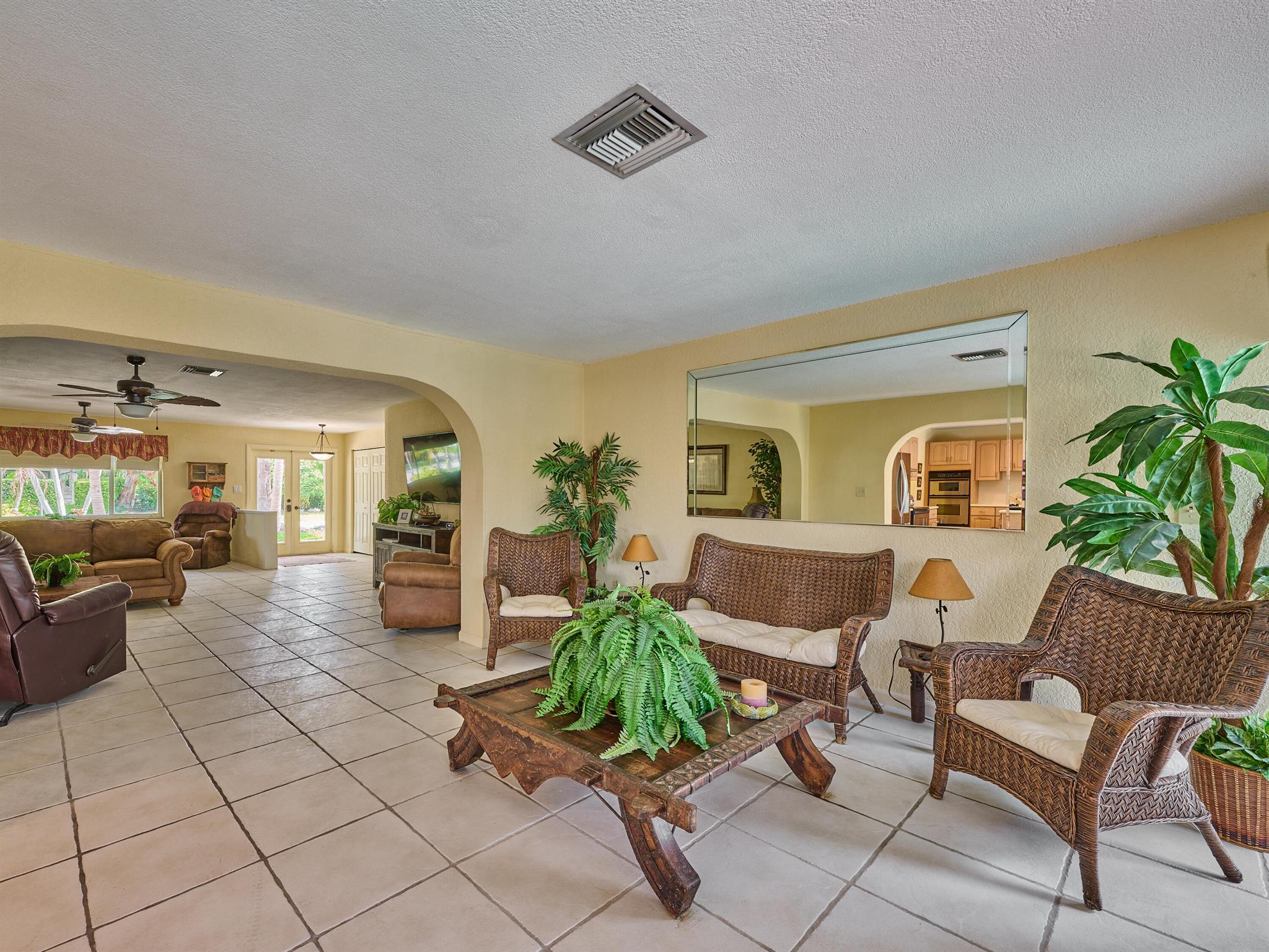 CORAL KEY VILLAS 3RD SEC - Residential