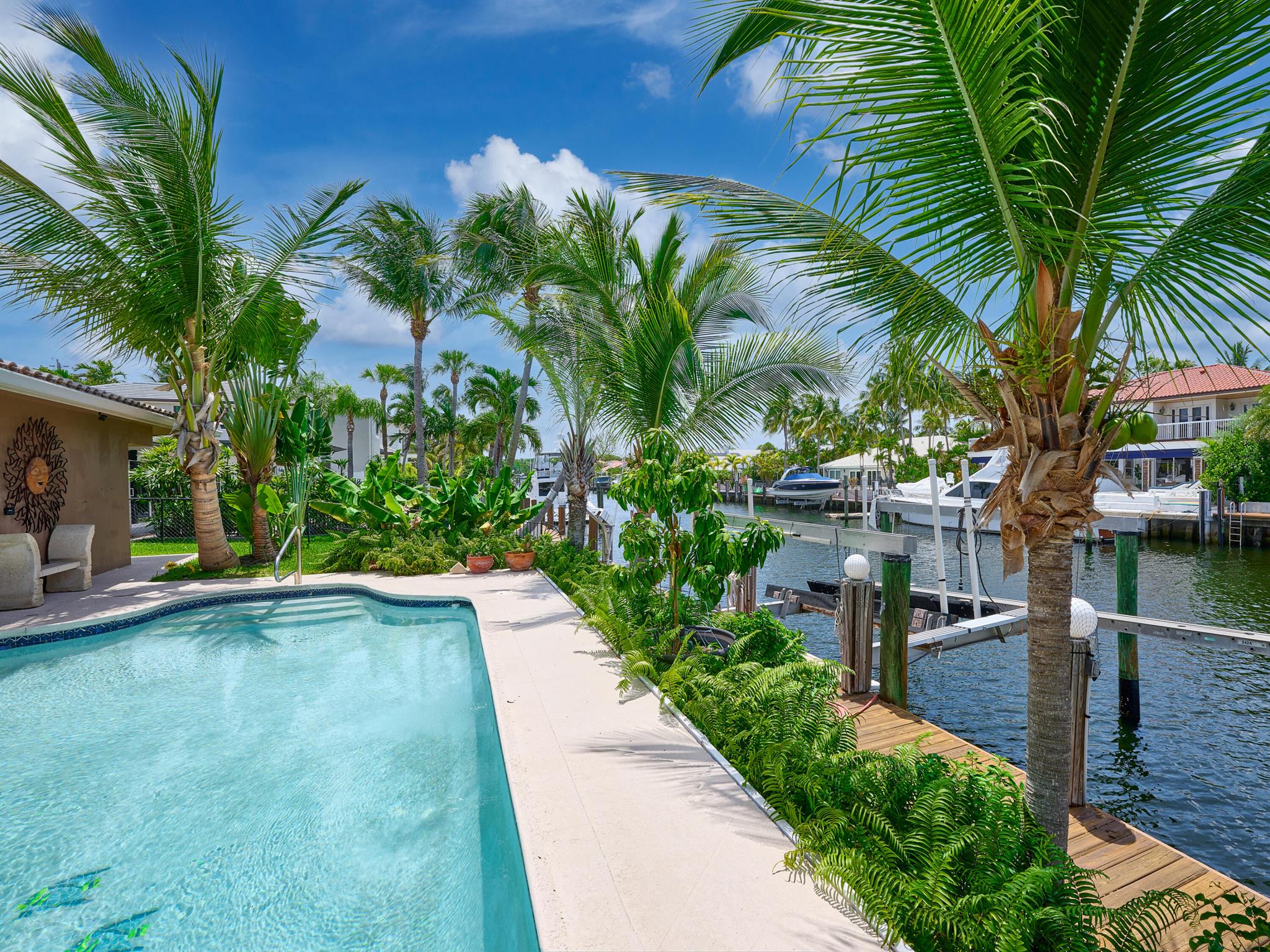CORAL KEY VILLAS 3RD SEC - Residential