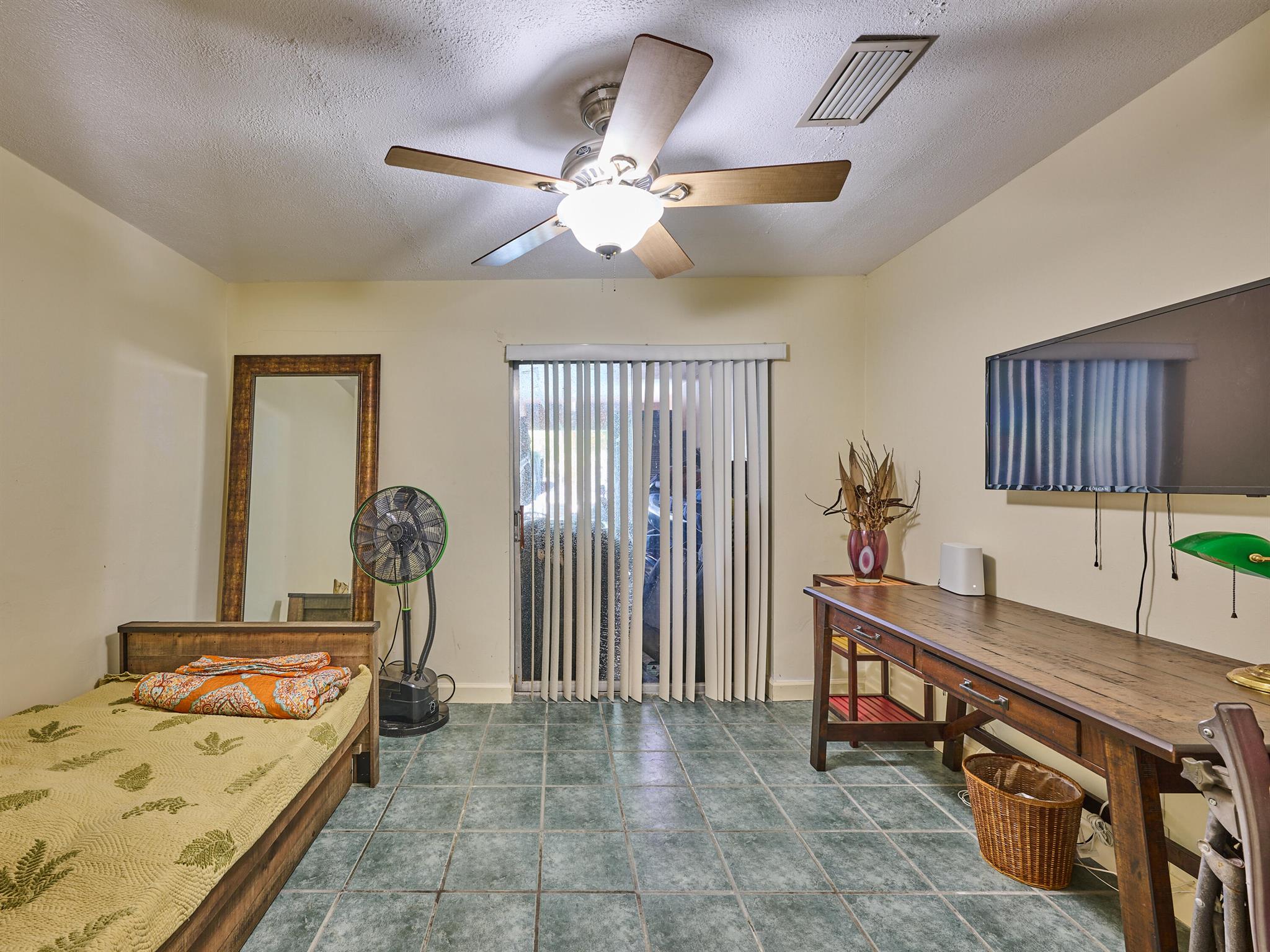CORAL KEY VILLAS 3RD SEC - Residential