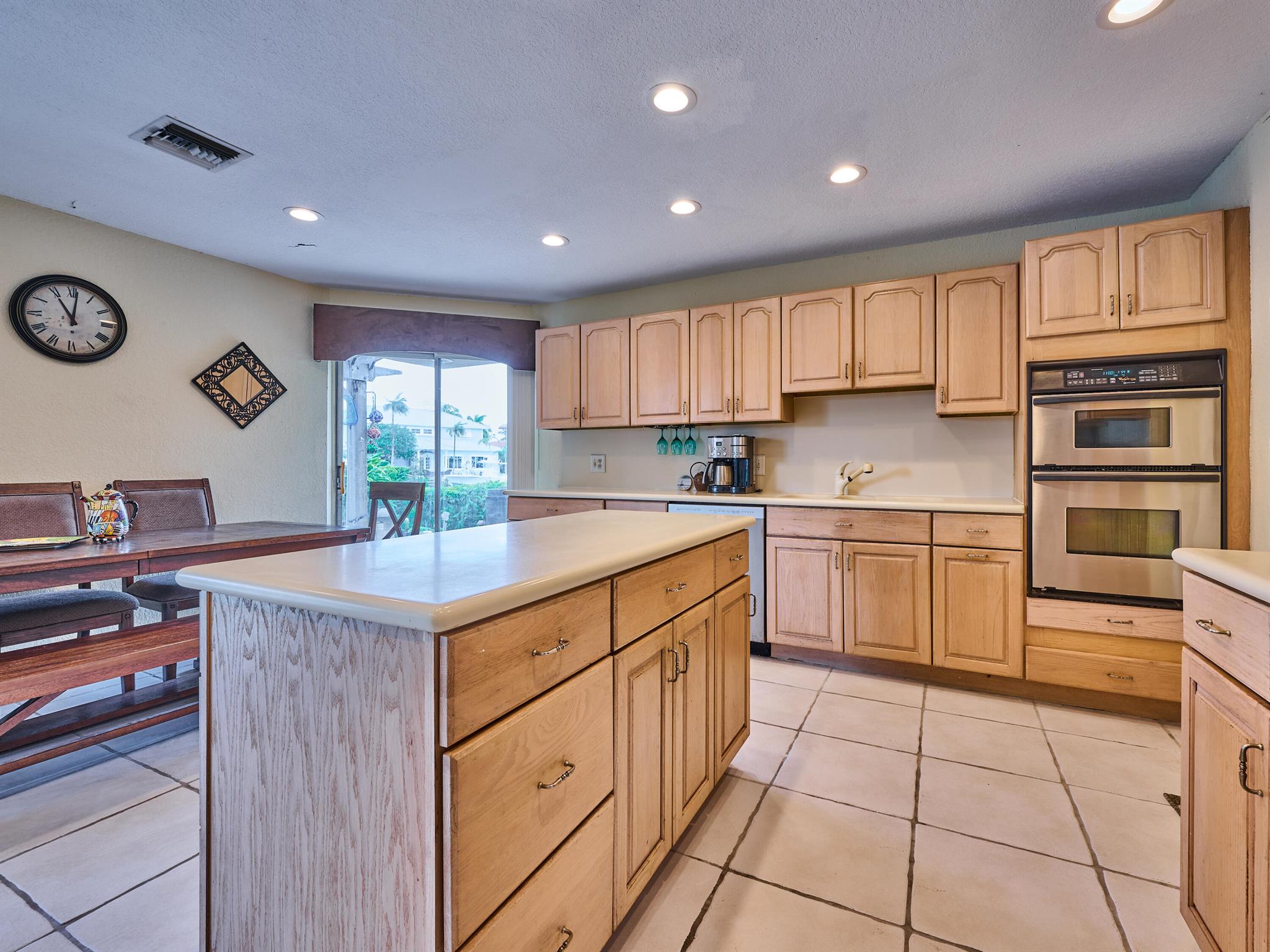 CORAL KEY VILLAS 3RD SEC - Residential