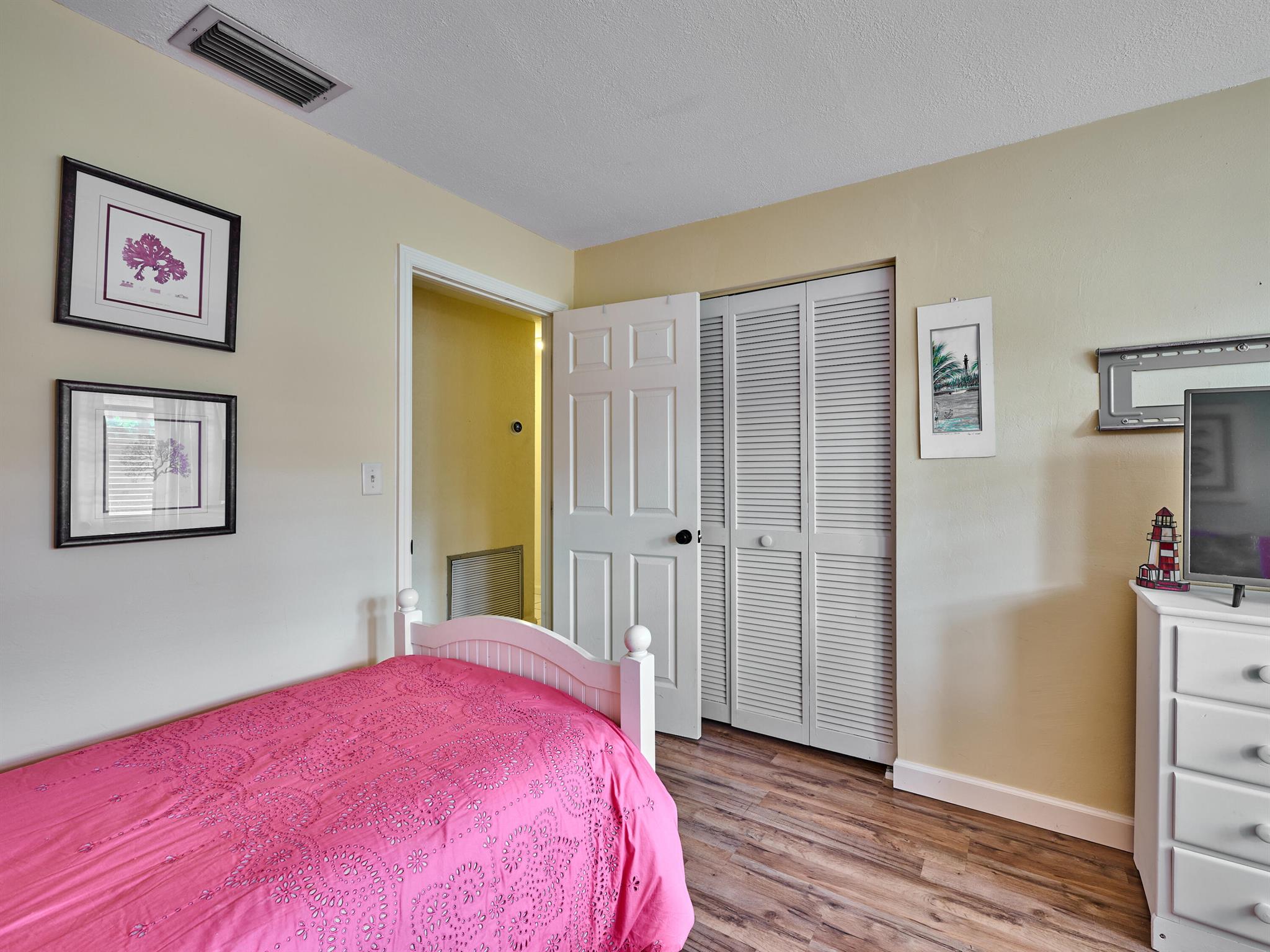 CORAL KEY VILLAS 3RD SEC - Residential