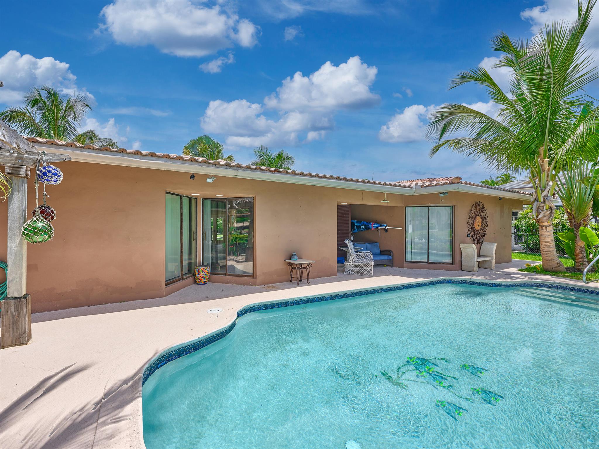 CORAL KEY VILLAS 3RD SEC - Residential