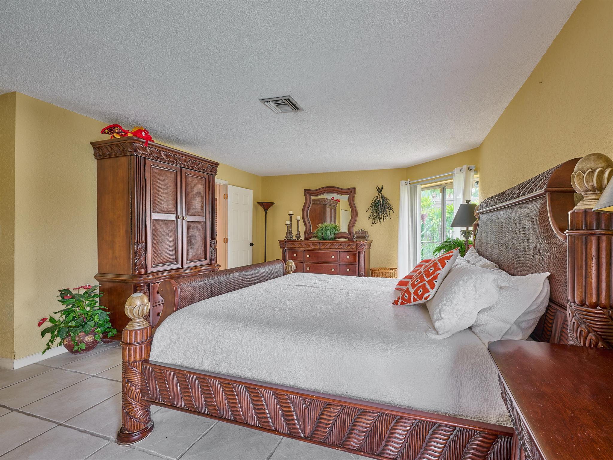 CORAL KEY VILLAS 3RD SEC - Residential