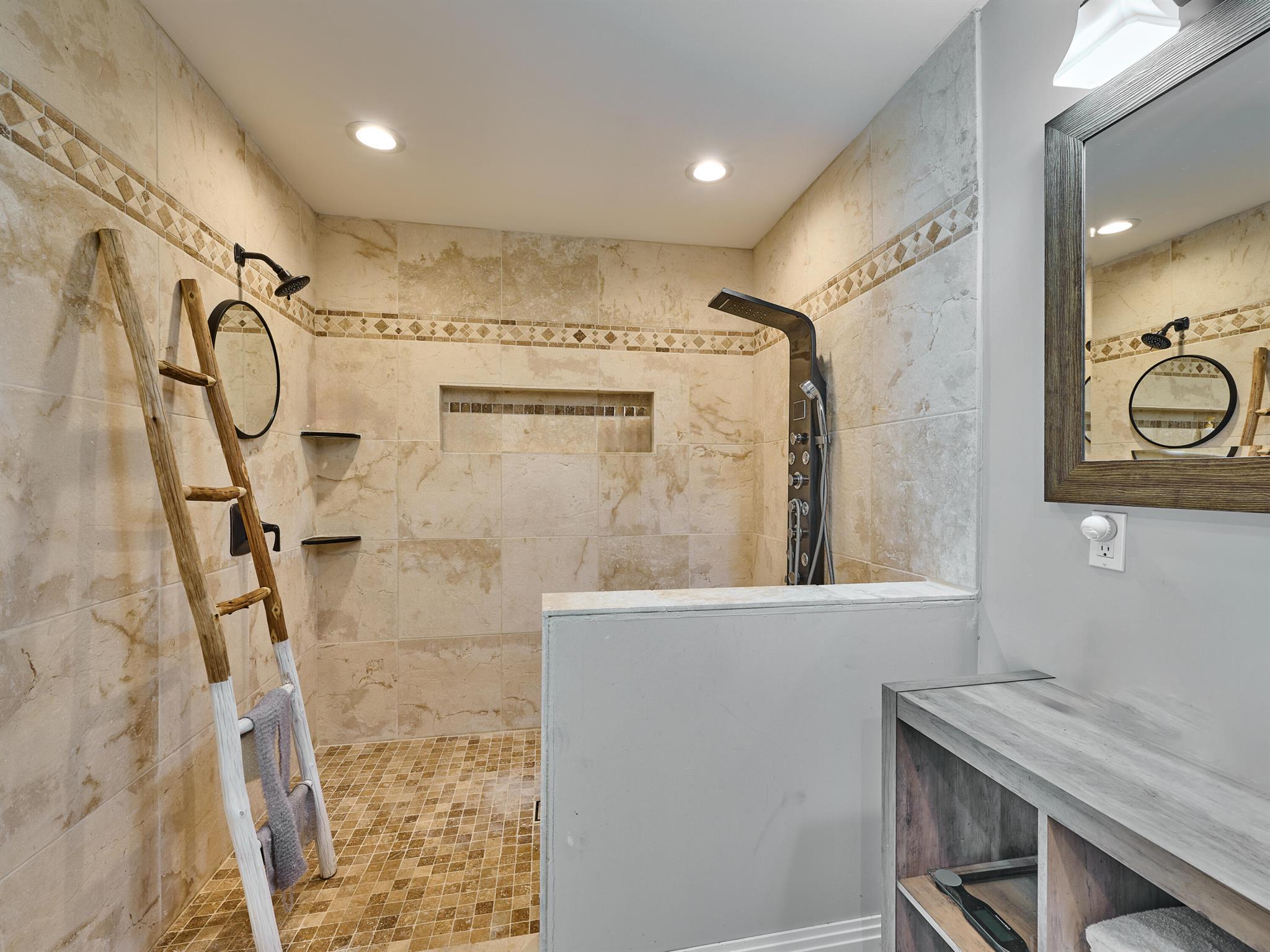 CORAL KEY VILLAS 3RD SEC - Residential