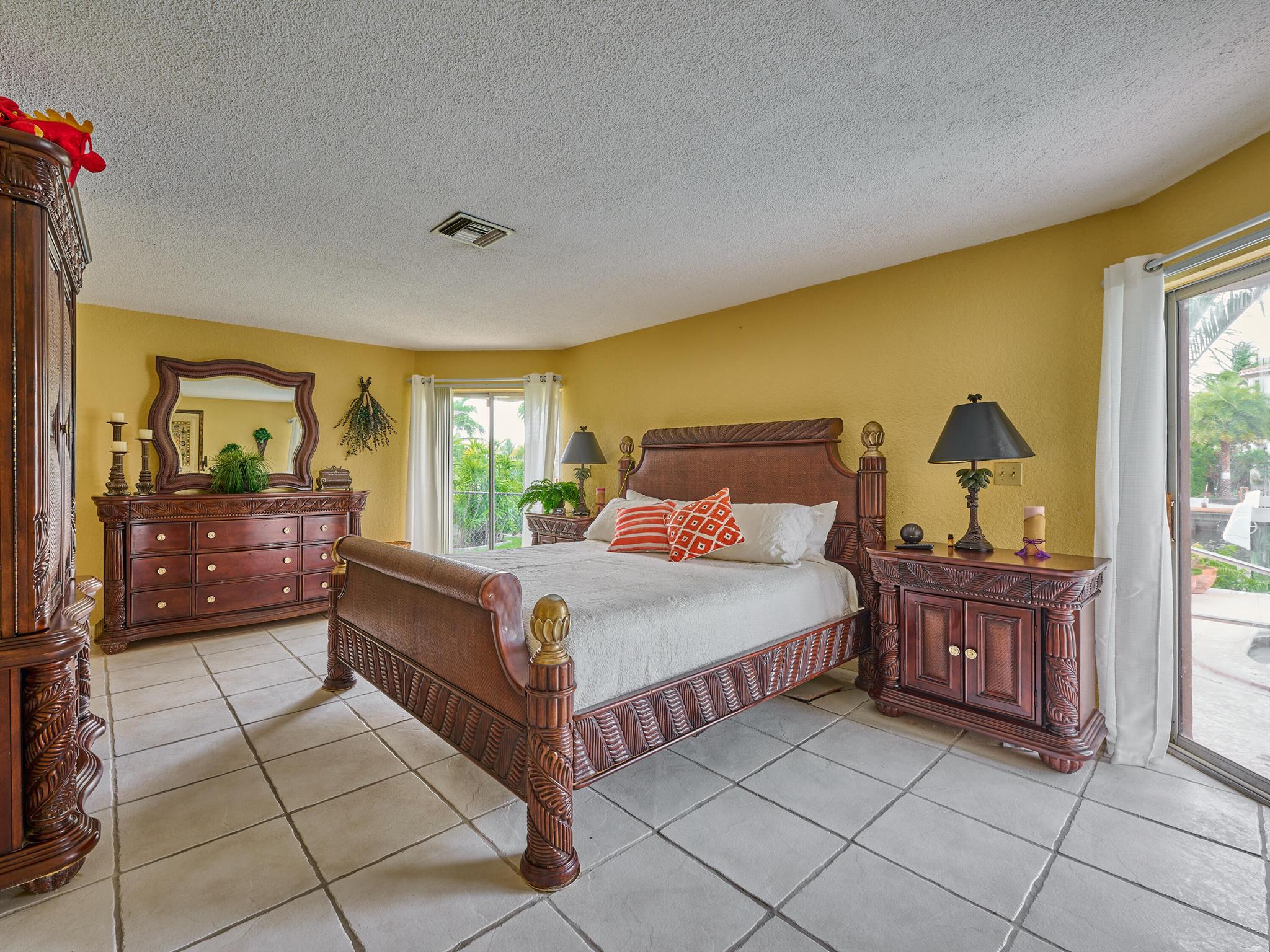 CORAL KEY VILLAS 3RD SEC - Residential