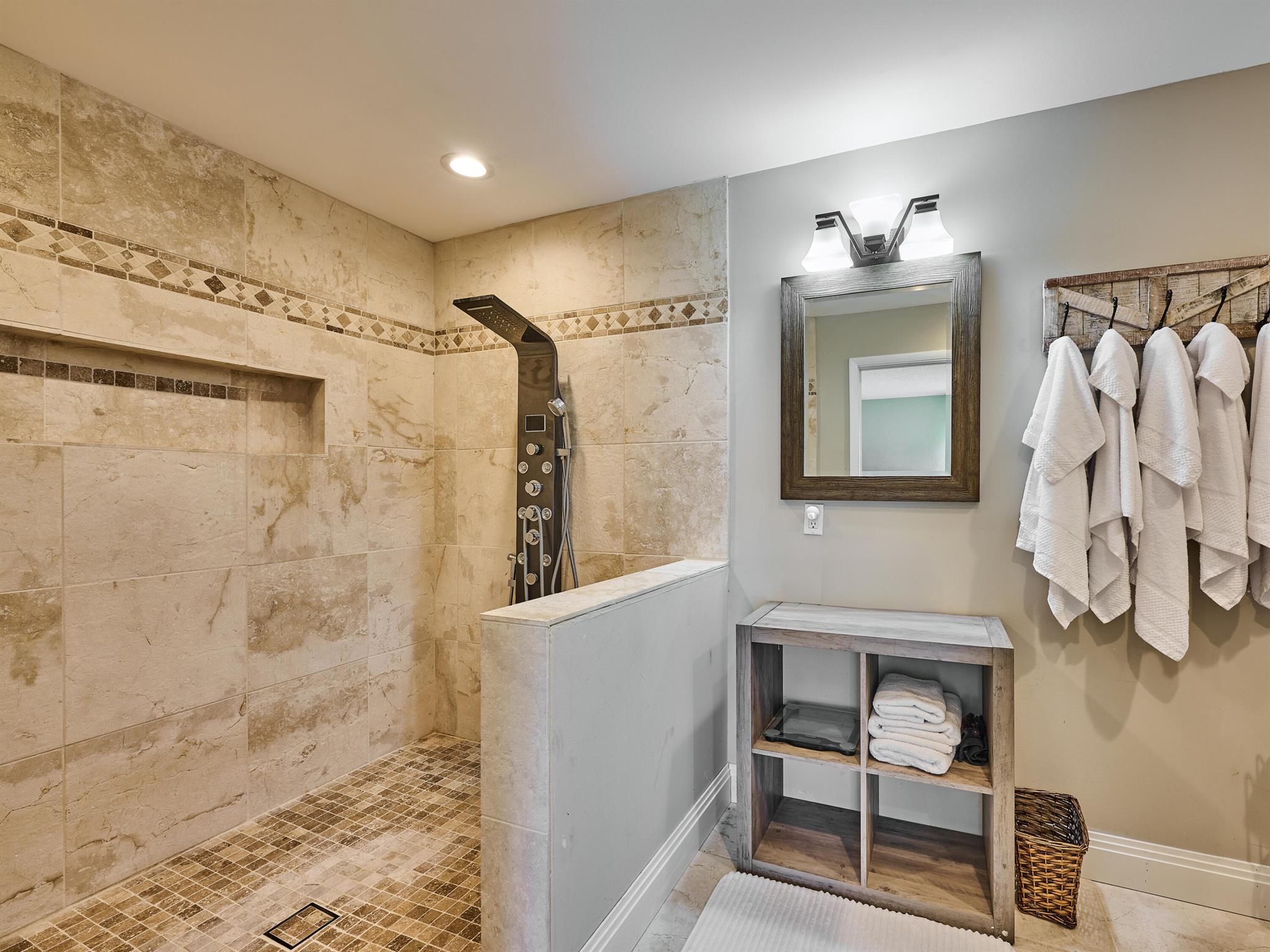 CORAL KEY VILLAS 3RD SEC - Residential