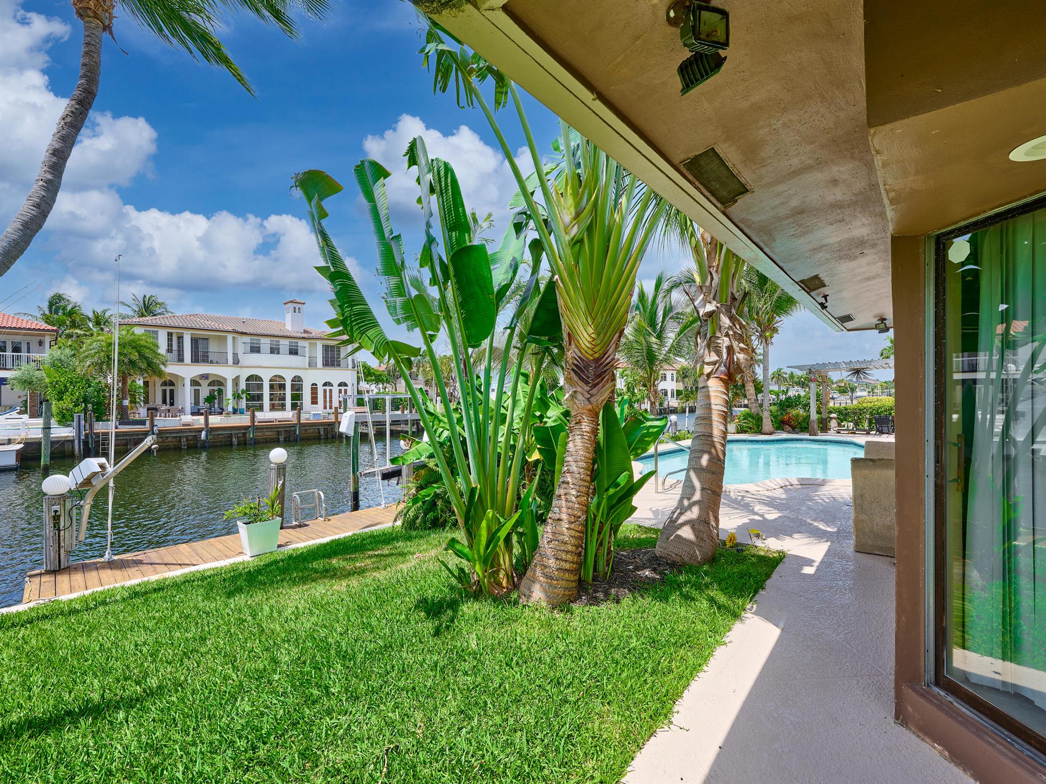 CORAL KEY VILLAS 3RD SEC - Residential