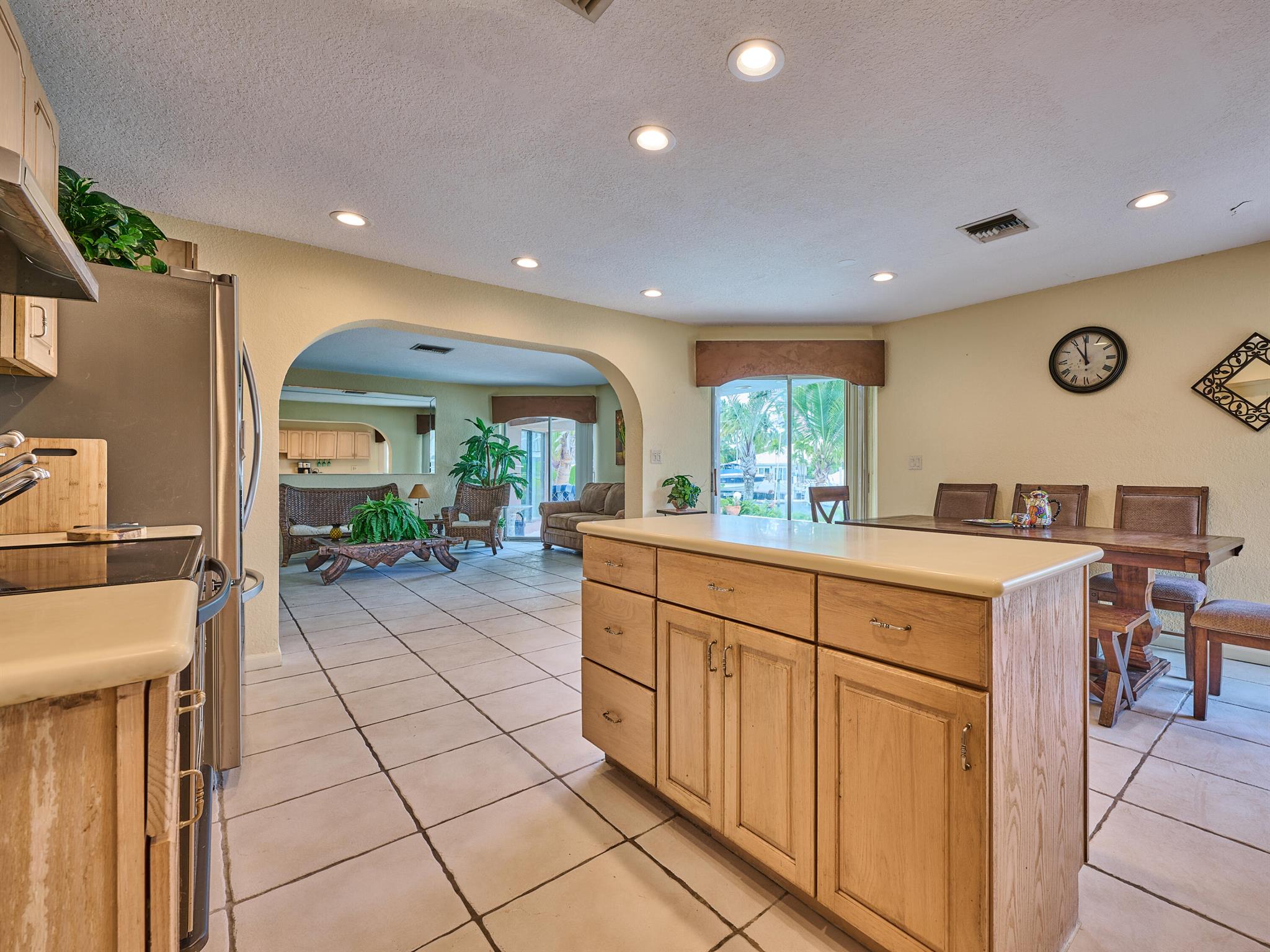 CORAL KEY VILLAS 3RD SEC - Residential