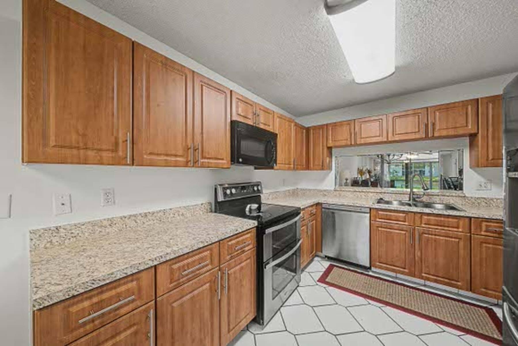 WATERSEDGE AT LAKES OF DELRAY CONDO A THRU H DE - Residential