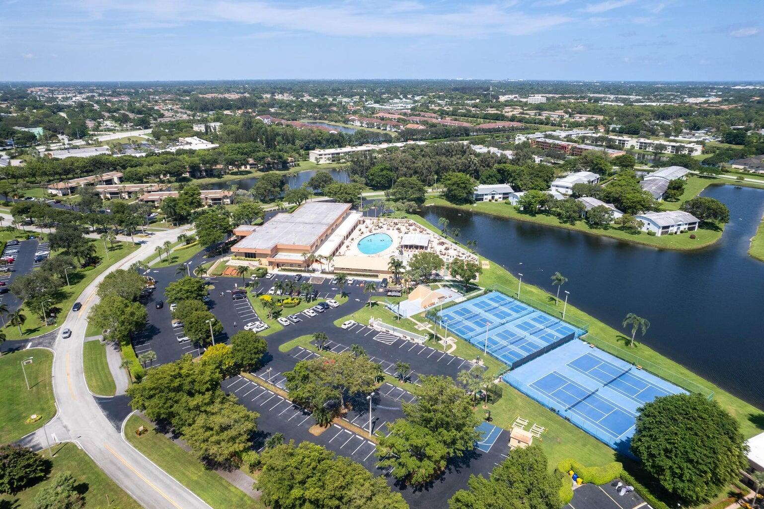 WATERSEDGE AT LAKES OF DELRAY CONDO A THRU H DE - Residential