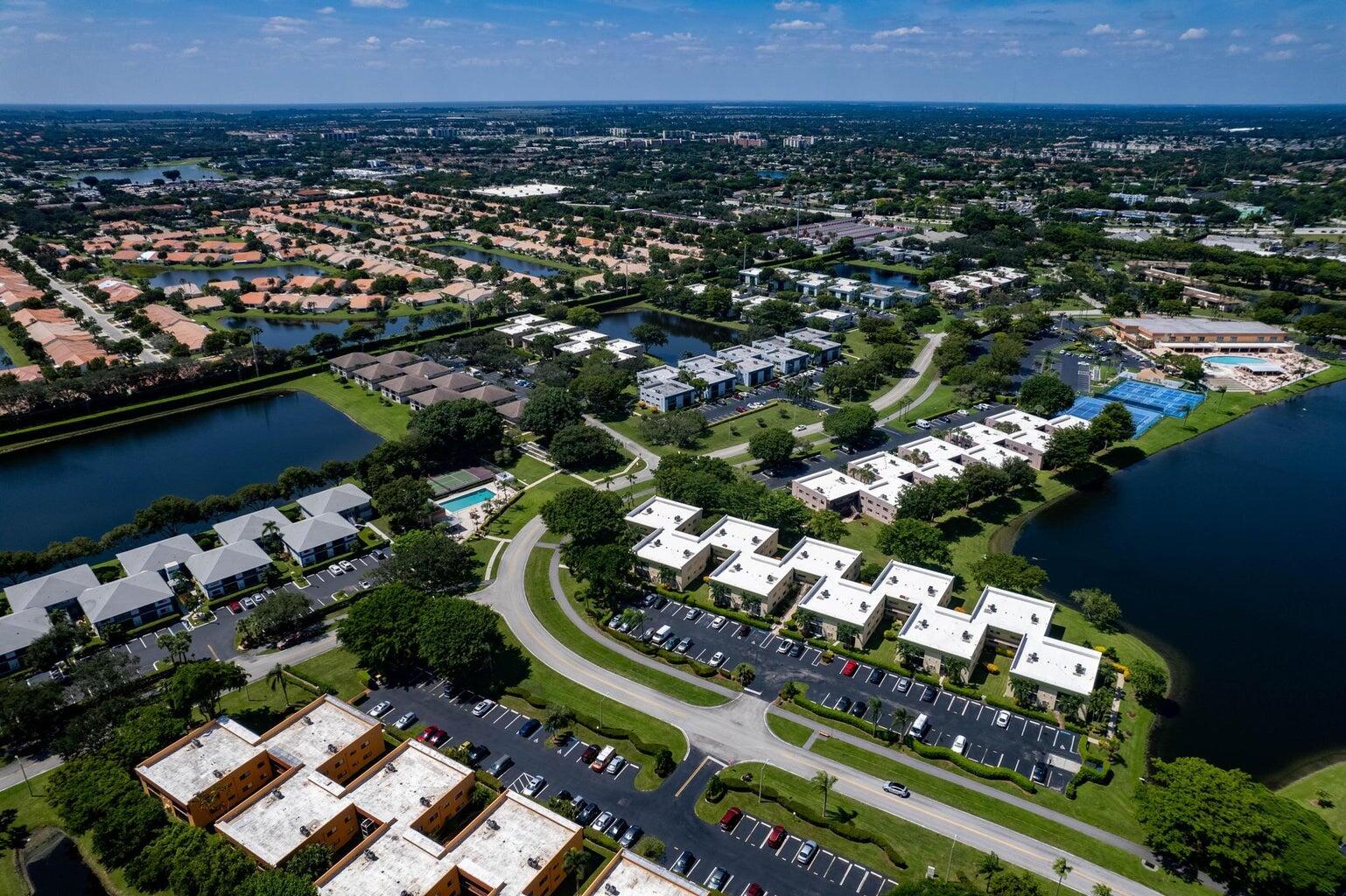 WATERSEDGE AT LAKES OF DELRAY CONDO A THRU H DE - Residential