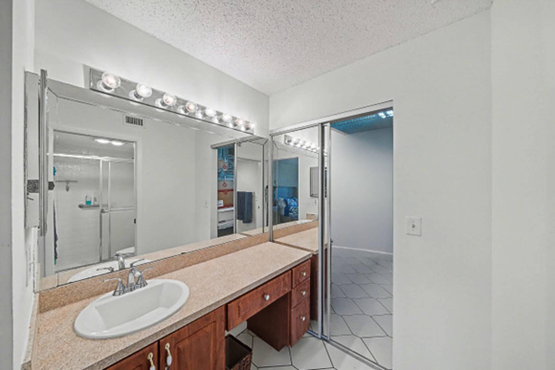 WATERSEDGE AT LAKES OF DELRAY CONDO A THRU H DE - Residential