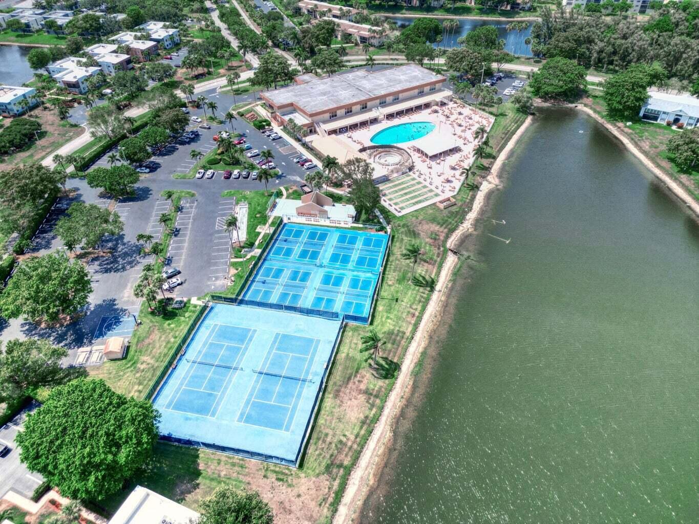 WATERSEDGE AT LAKES OF DELRAY CONDO A THRU H DE - Residential