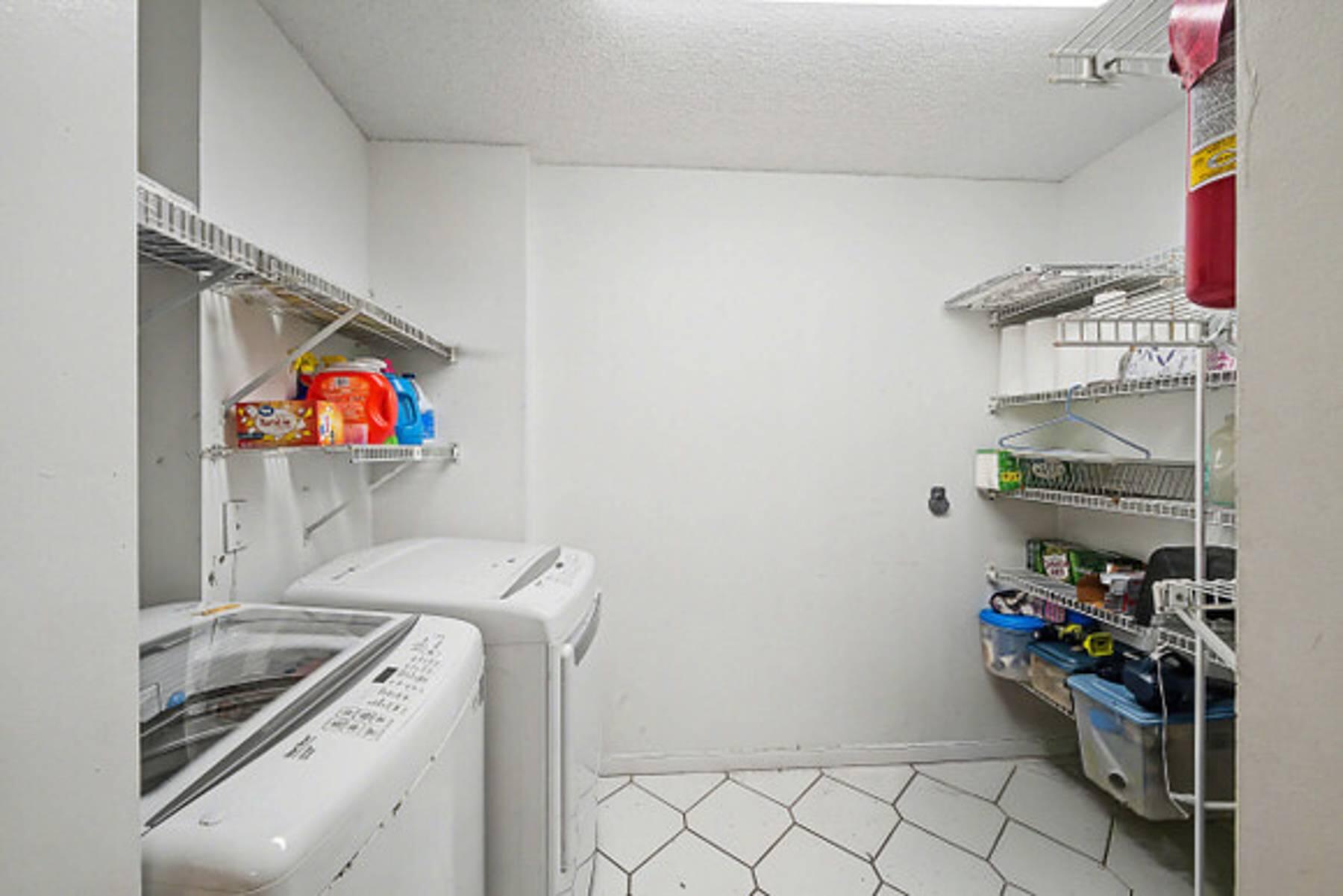 WATERSEDGE AT LAKES OF DELRAY CONDO A THRU H DE - Residential