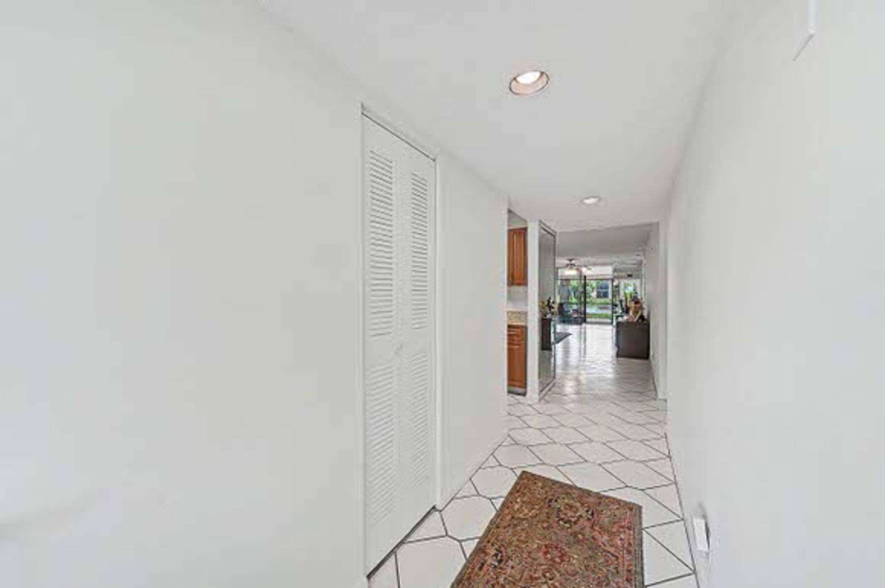 WATERSEDGE AT LAKES OF DELRAY CONDO A THRU H DE - Residential