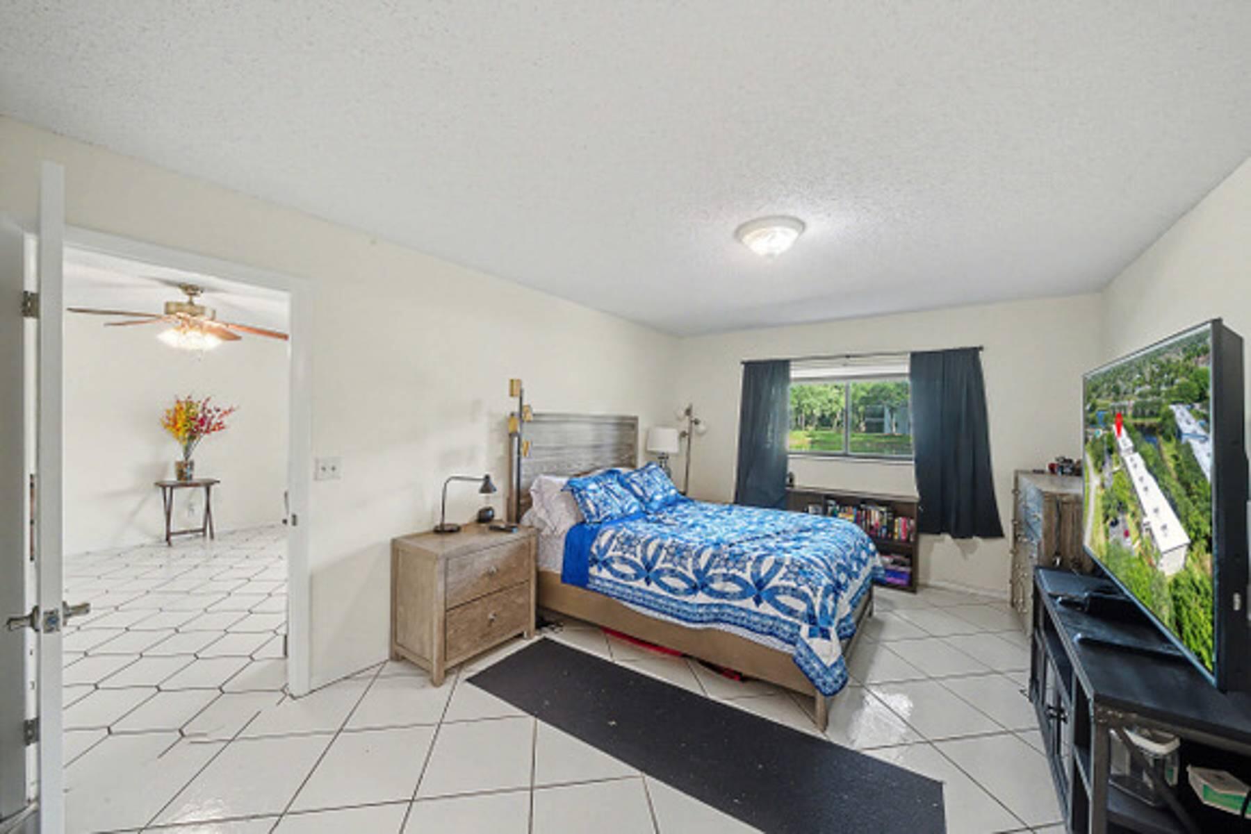 WATERSEDGE AT LAKES OF DELRAY CONDO A THRU H DE - Residential