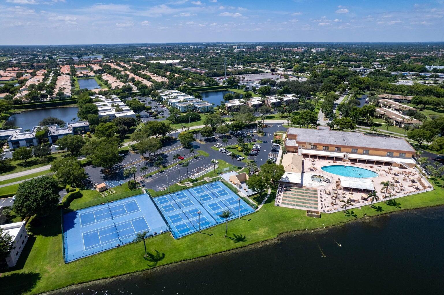 WATERSEDGE AT LAKES OF DELRAY CONDO A THRU H DE - Residential