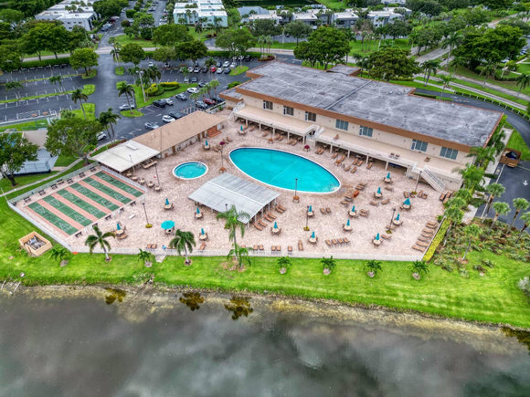 WATERSEDGE AT LAKES OF DELRAY CONDO A THRU H DE - Residential