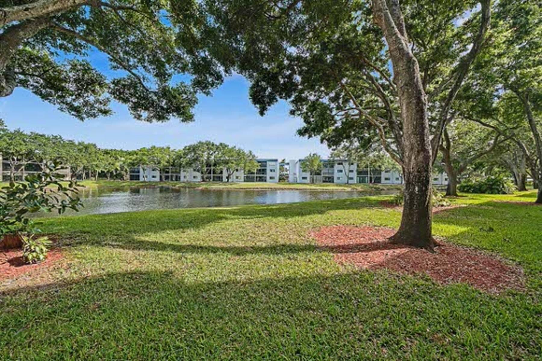 WATERSEDGE AT LAKES OF DELRAY CONDO A THRU H DE - Residential