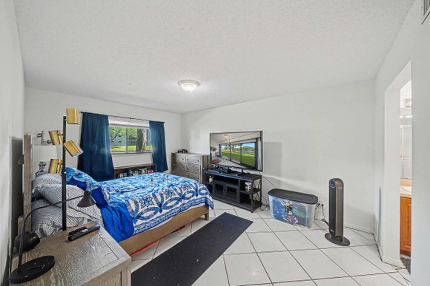 WATERSEDGE AT LAKES OF DELRAY CONDO A THRU H DE - Residential