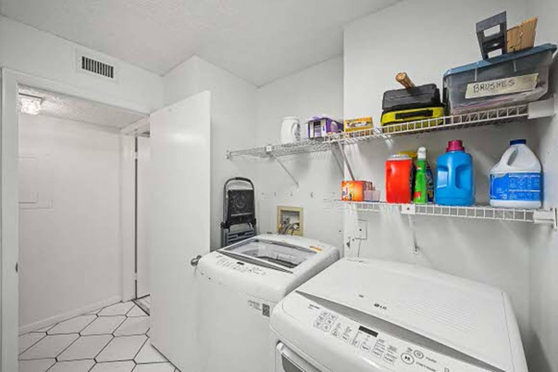 WATERSEDGE AT LAKES OF DELRAY CONDO A THRU H DE - Residential