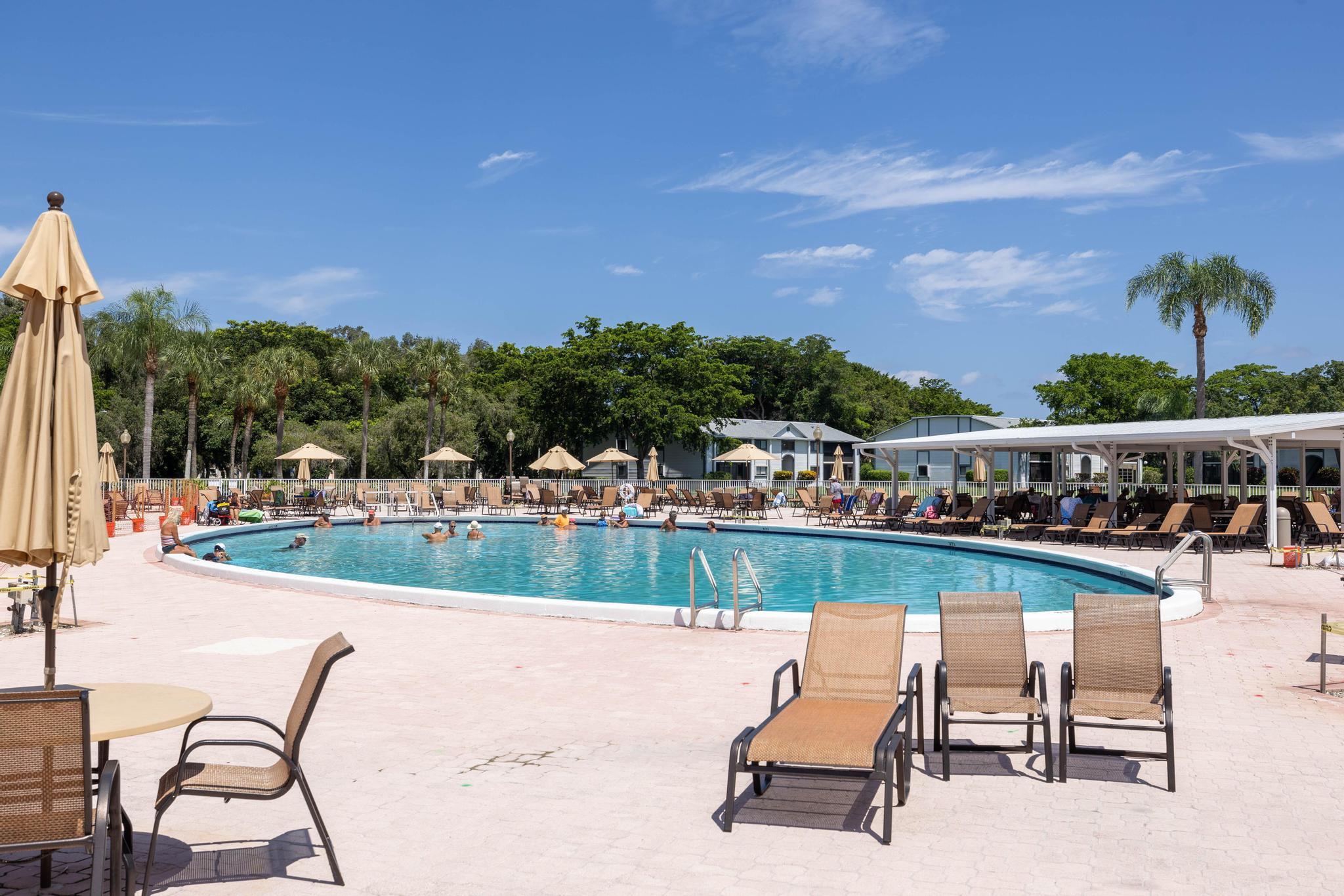 WATERSEDGE AT LAKES OF DELRAY CONDO A THRU H DE - Residential