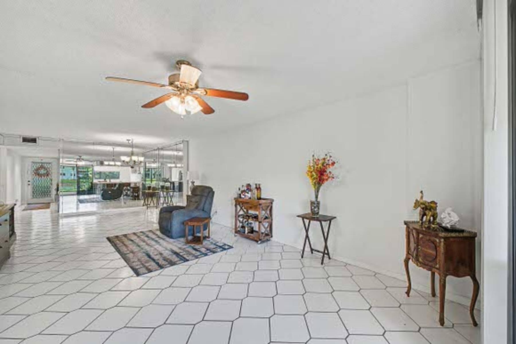 WATERSEDGE AT LAKES OF DELRAY CONDO A THRU H DE - Residential