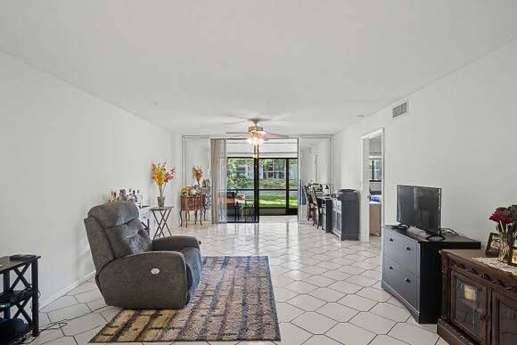 WATERSEDGE AT LAKES OF DELRAY CONDO A THRU H DE - Residential