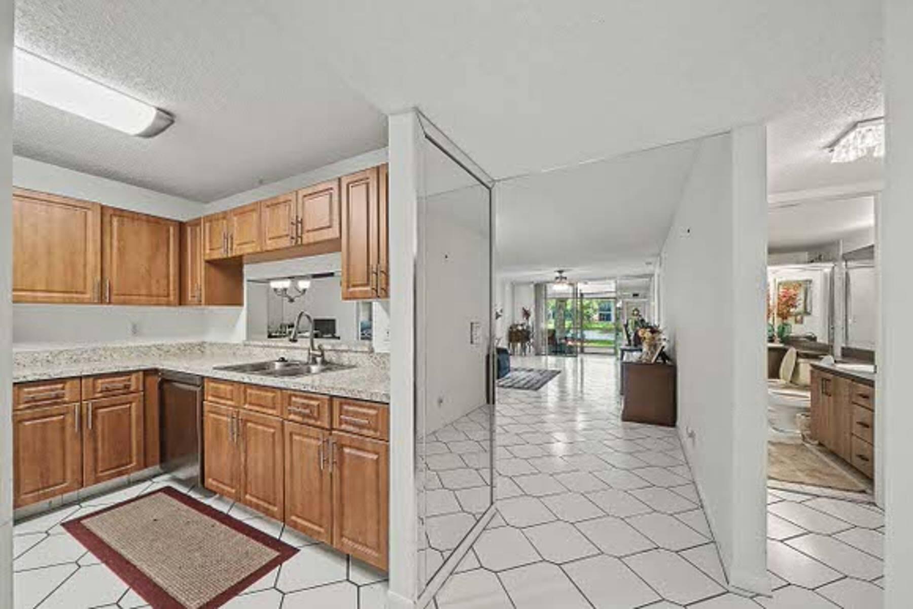 WATERSEDGE AT LAKES OF DELRAY CONDO A THRU H DE - Residential