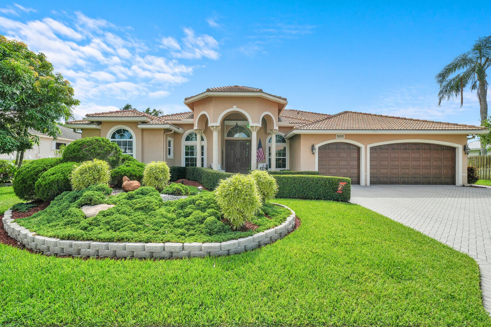9695 PANDANUS Way