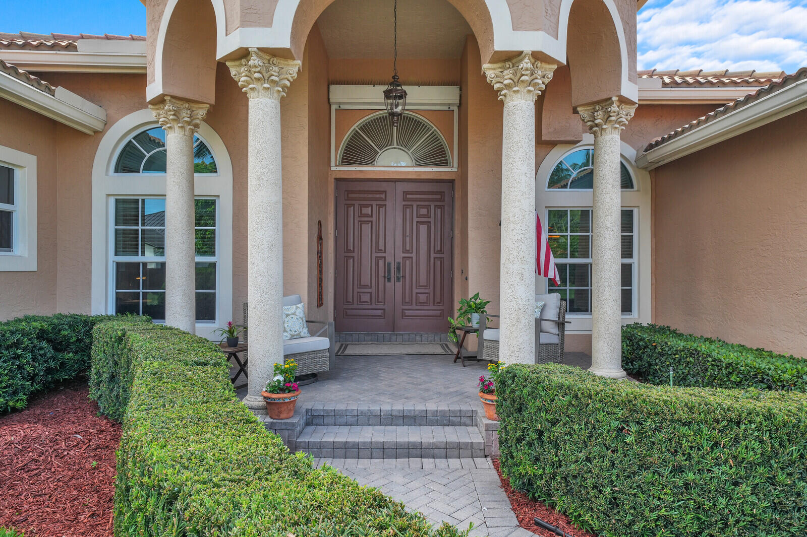 9695 PANDANUS Way
